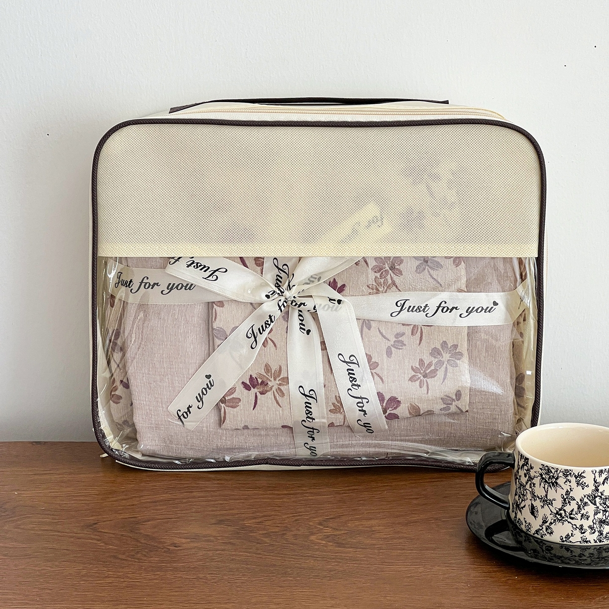 91家纺网 家纺一手货源 找家纺 弗苓家纺 2026春季新款高克重加厚色织提花四件套 云絮