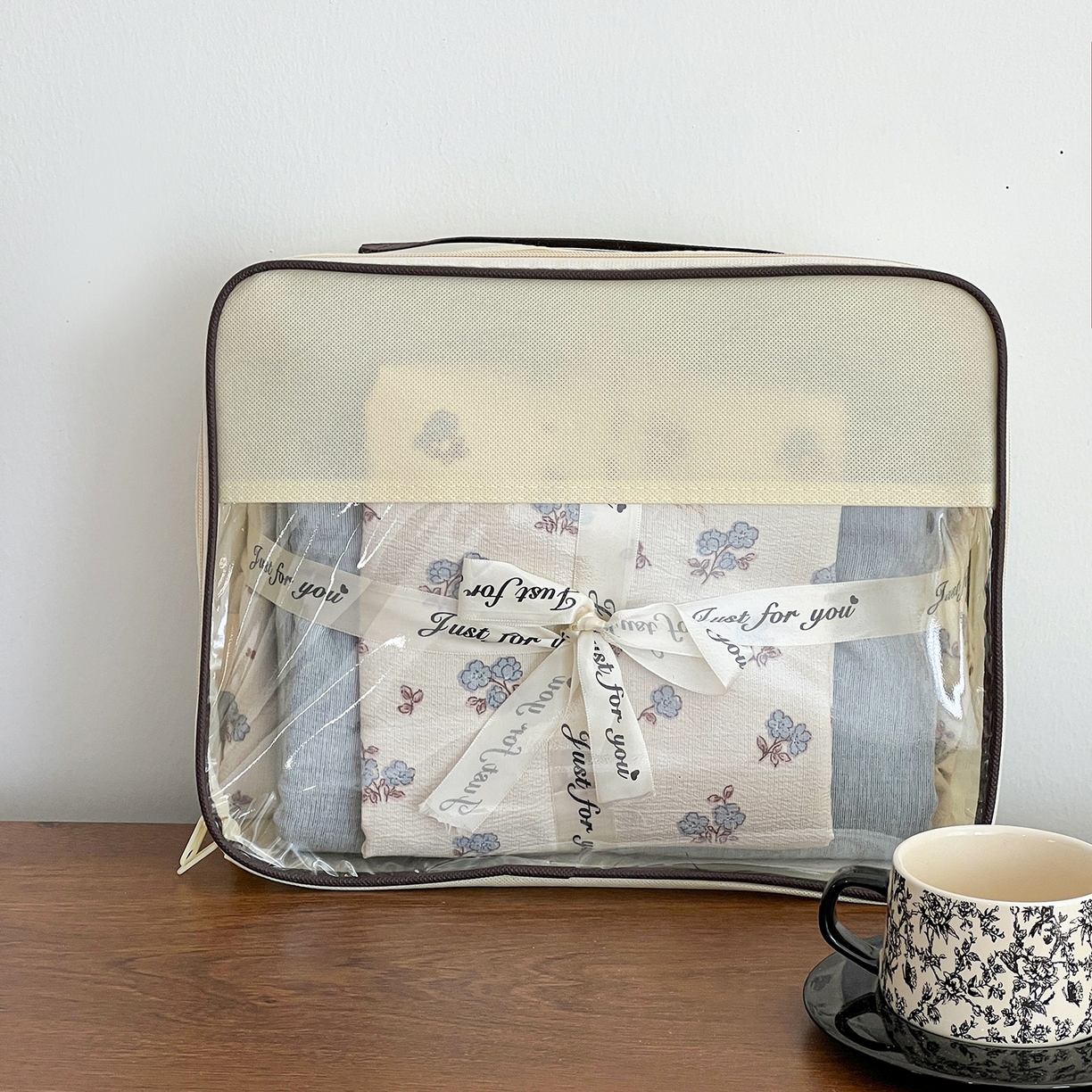 91家纺网 家纺一手货源 找家纺 弗苓家纺 2026春季新款高克重加厚色织提花四件套 芝樱