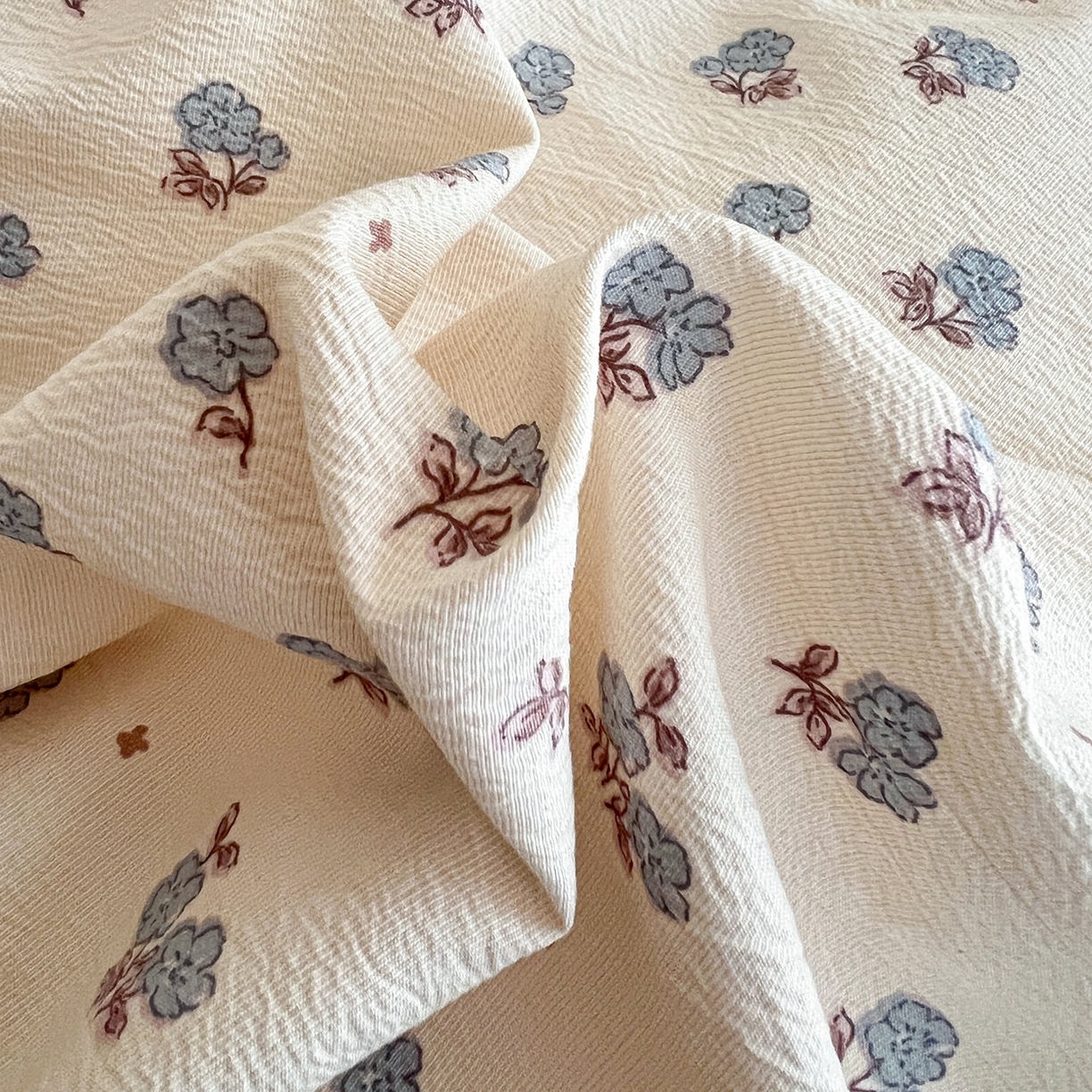 91家纺网 家纺一手货源 找家纺 弗苓家纺 2026春季新款高克重加厚色织提花四件套 芝樱