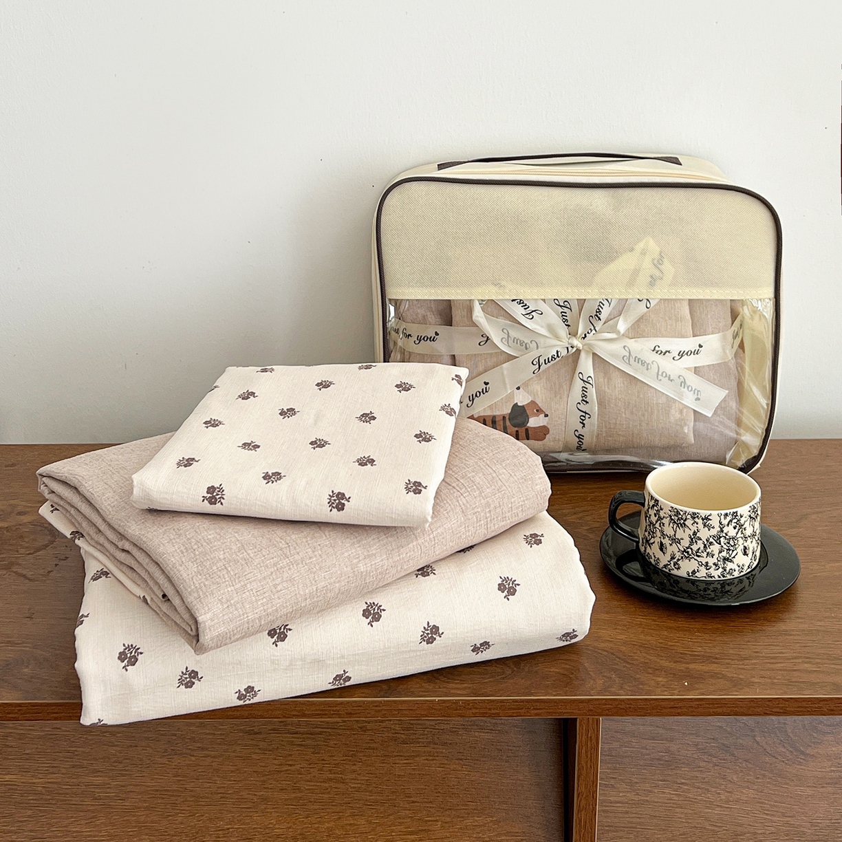 91家纺网 家纺一手货源 找家纺 弗苓家纺 2026春季新款高克重加厚色织提花四件套 知野