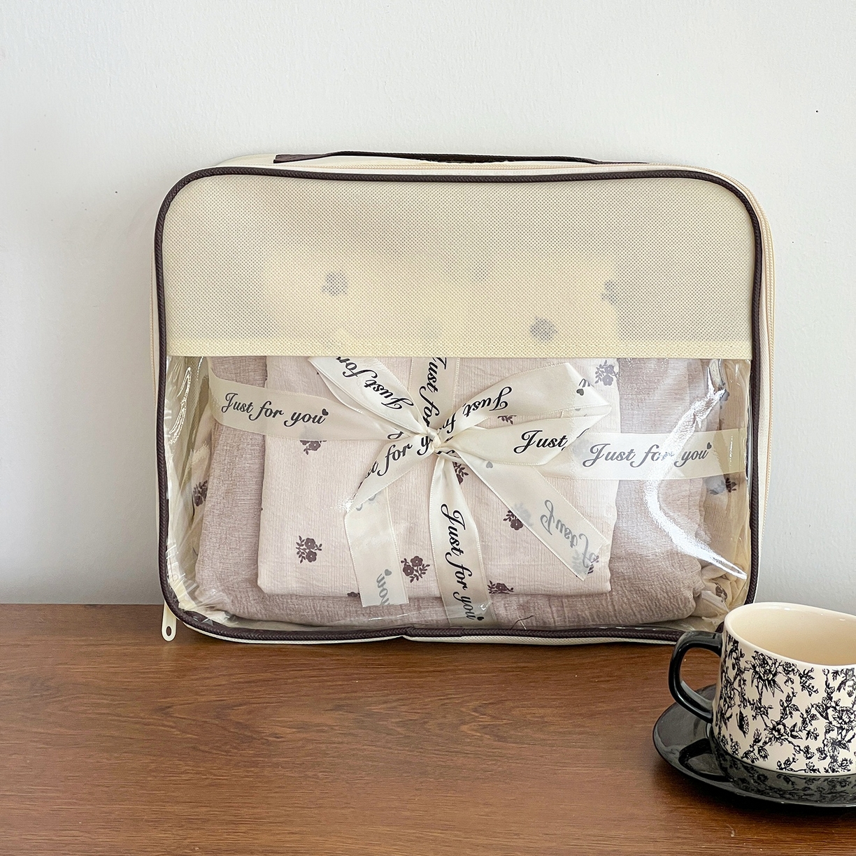 91家纺网 家纺一手货源 找家纺 弗苓家纺 2026春季新款高克重加厚色织提花四件套 知野