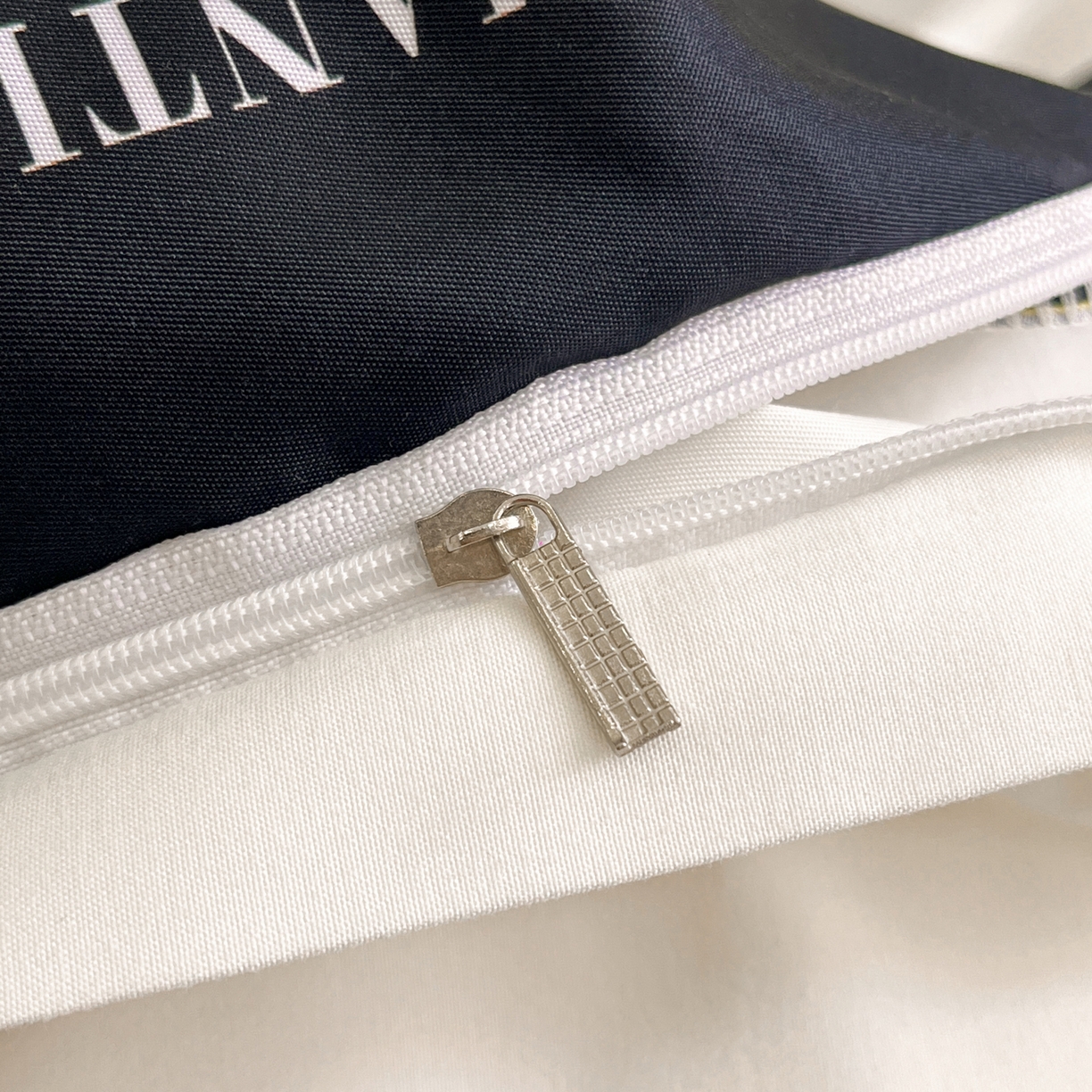 91家纺网 家纺一手货源 找家纺 宇航家纺 2026新款专版厚织亮丝提花水洗真丝四件套梦蝶系列 梦蝶奶白