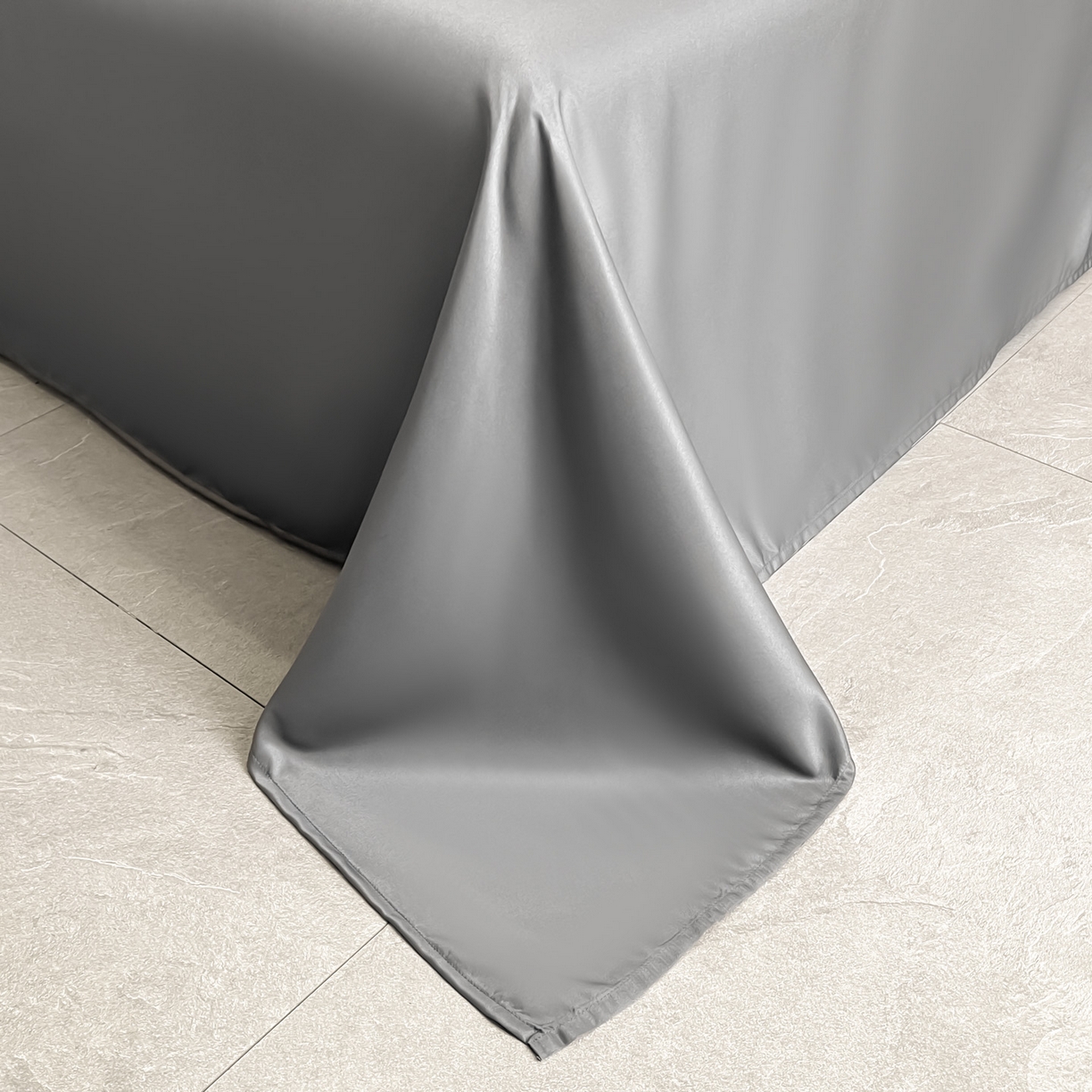 91家纺网 家纺一手货源 找家纺 宇航家纺 2026新款专版厚织亮丝提花水洗真丝四件套梦蝶系列 梦蝶白拼深灰