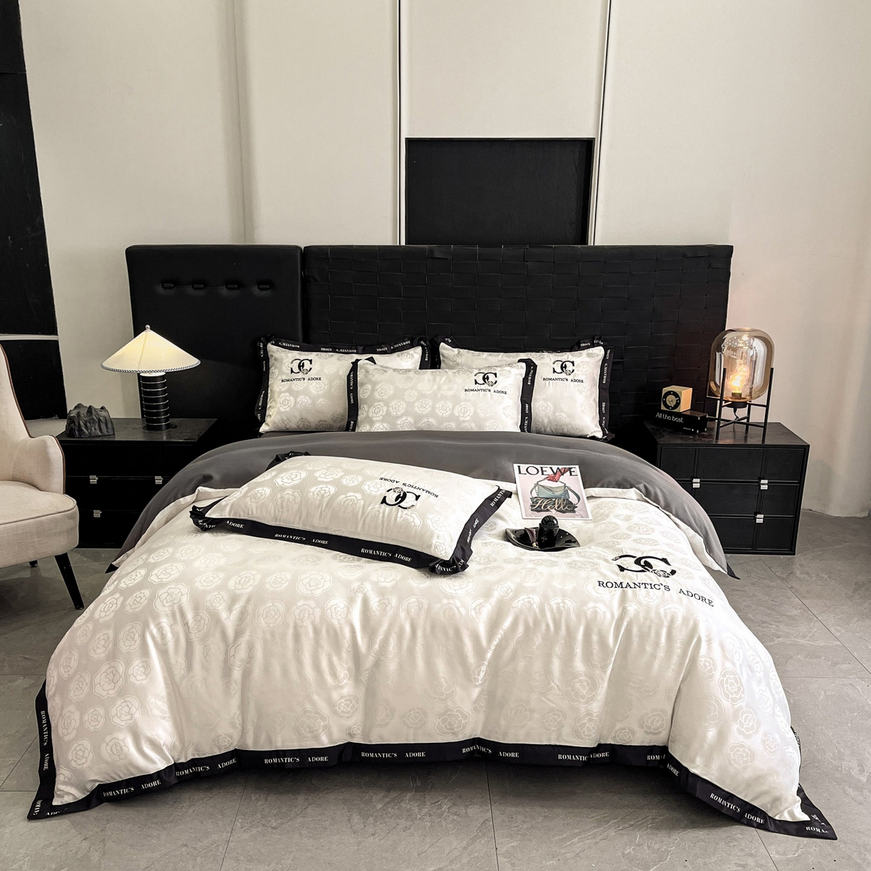 91家纺网 家纺一手货源 找家纺 宇航家纺 2026新款专版厚织亮丝提花水洗真丝四件套梦蝶系列 爱意白拼深灰