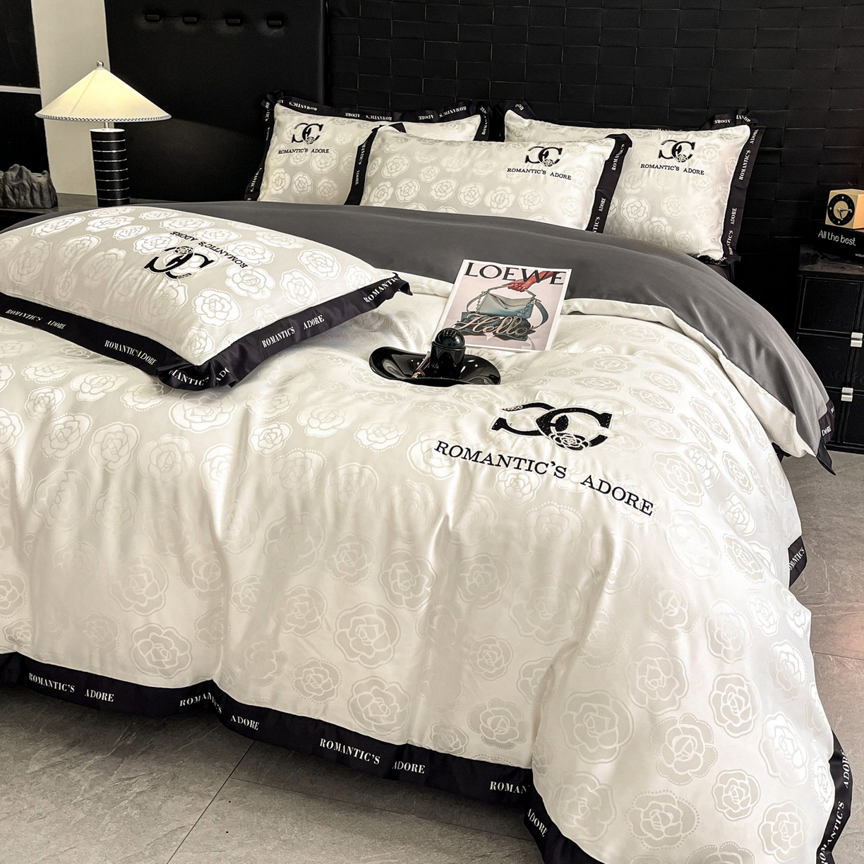 91家纺网 家纺一手货源 找家纺 宇航家纺 2026新款专版厚织亮丝提花水洗真丝四件套梦蝶系列 爱意白拼深灰