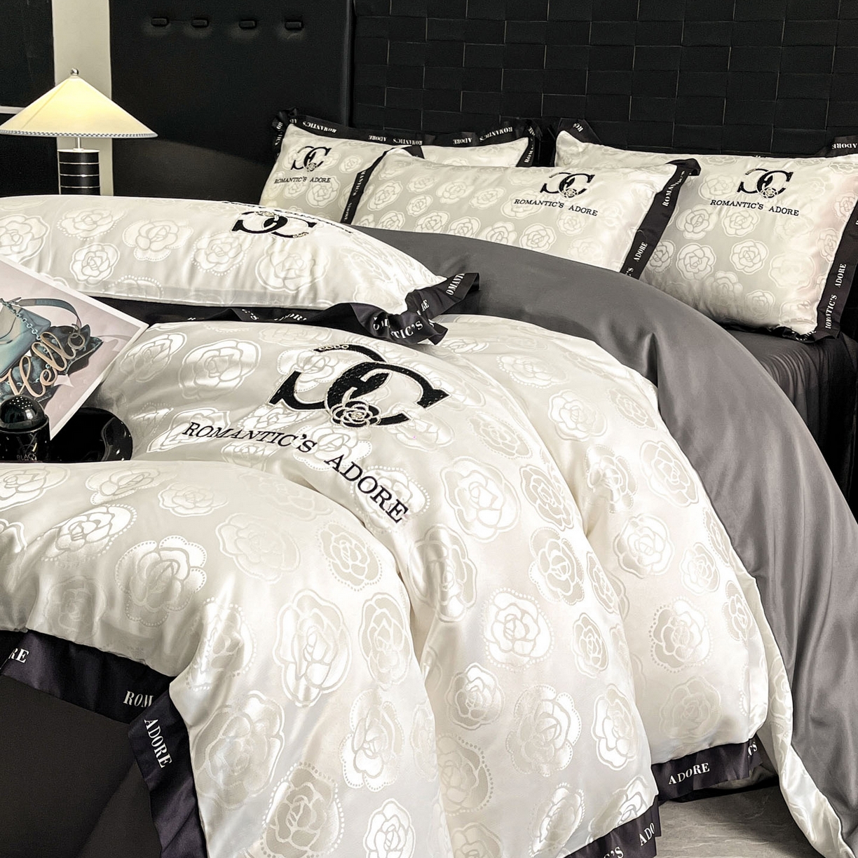 91家纺网 家纺一手货源 找家纺 宇航家纺 2026新款专版厚织亮丝提花水洗真丝四件套梦蝶系列 爱意白拼深灰