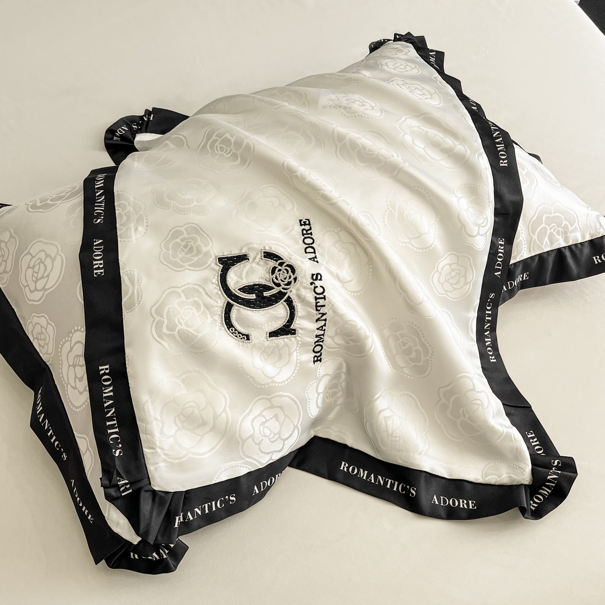 91家纺网 家纺一手货源 找家纺 宇航家纺 2026新款专版厚织亮丝提花水洗真丝四件套梦蝶系列 爱意白色