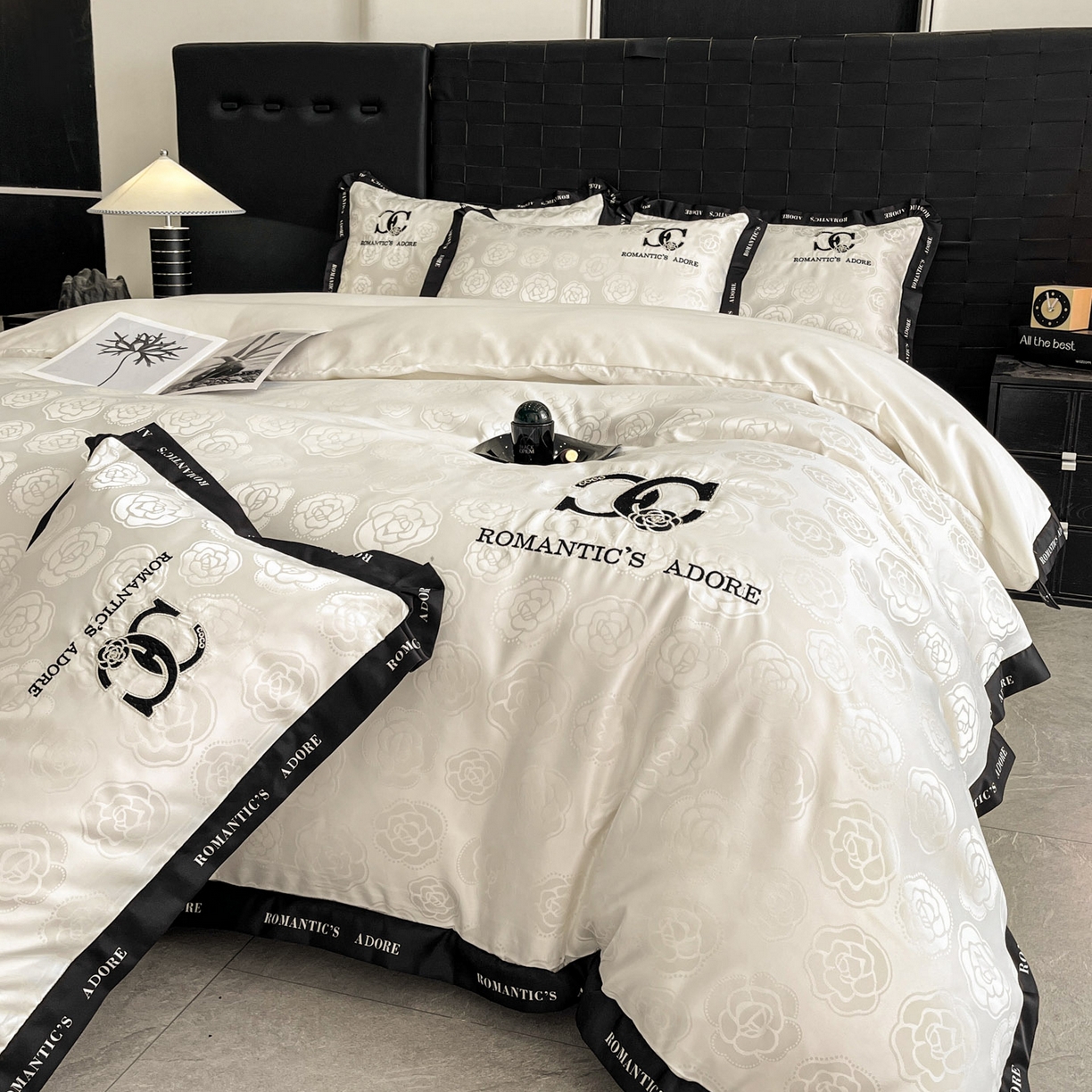 91家纺网 家纺一手货源 找家纺 宇航家纺 2026新款专版厚织亮丝提花水洗真丝四件套梦蝶系列 爱意白色