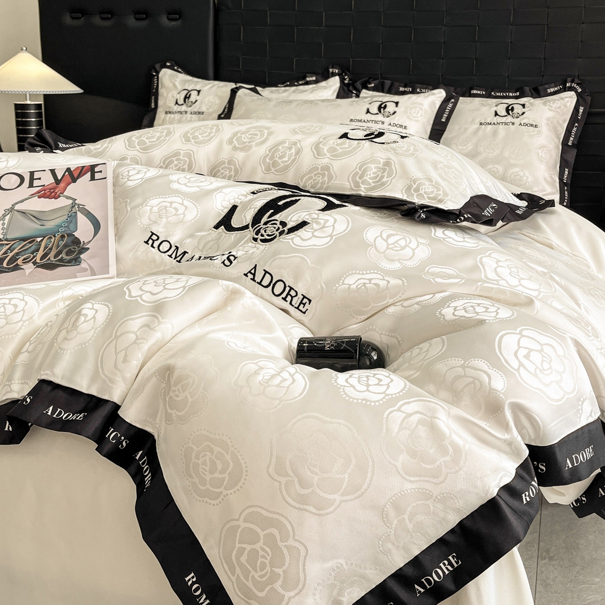 91家纺网 家纺一手货源 找家纺 宇航家纺 2026新款专版厚织亮丝提花水洗真丝四件套梦蝶系列 爱意白色