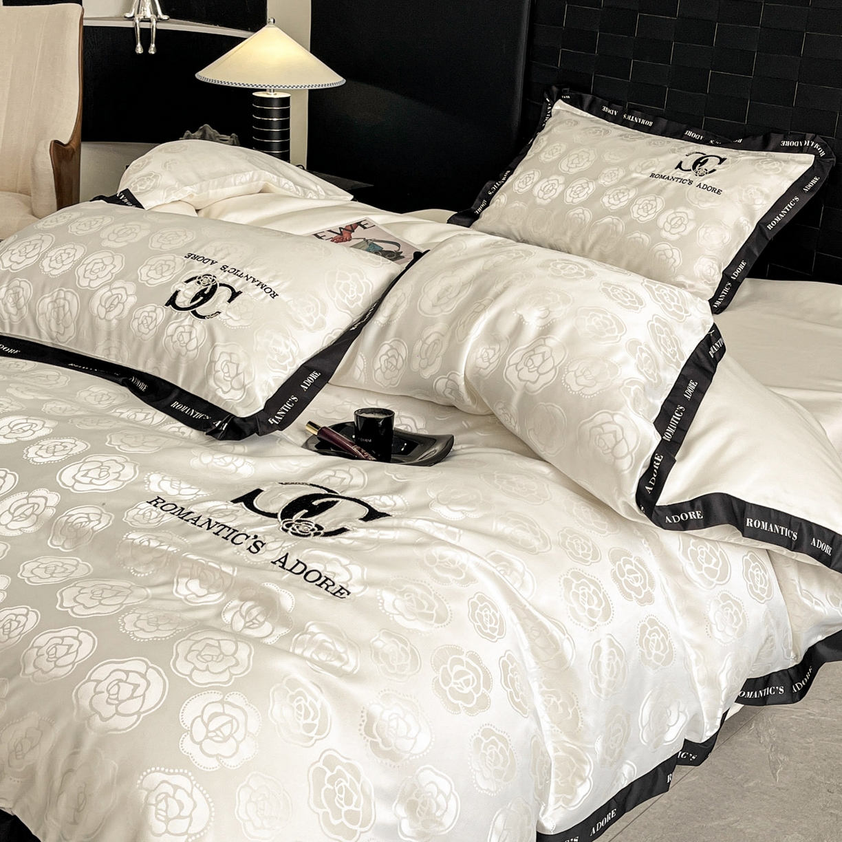 91家纺网 家纺一手货源 找家纺 宇航家纺 2026新款专版厚织亮丝提花水洗真丝四件套梦蝶系列 爱意白色