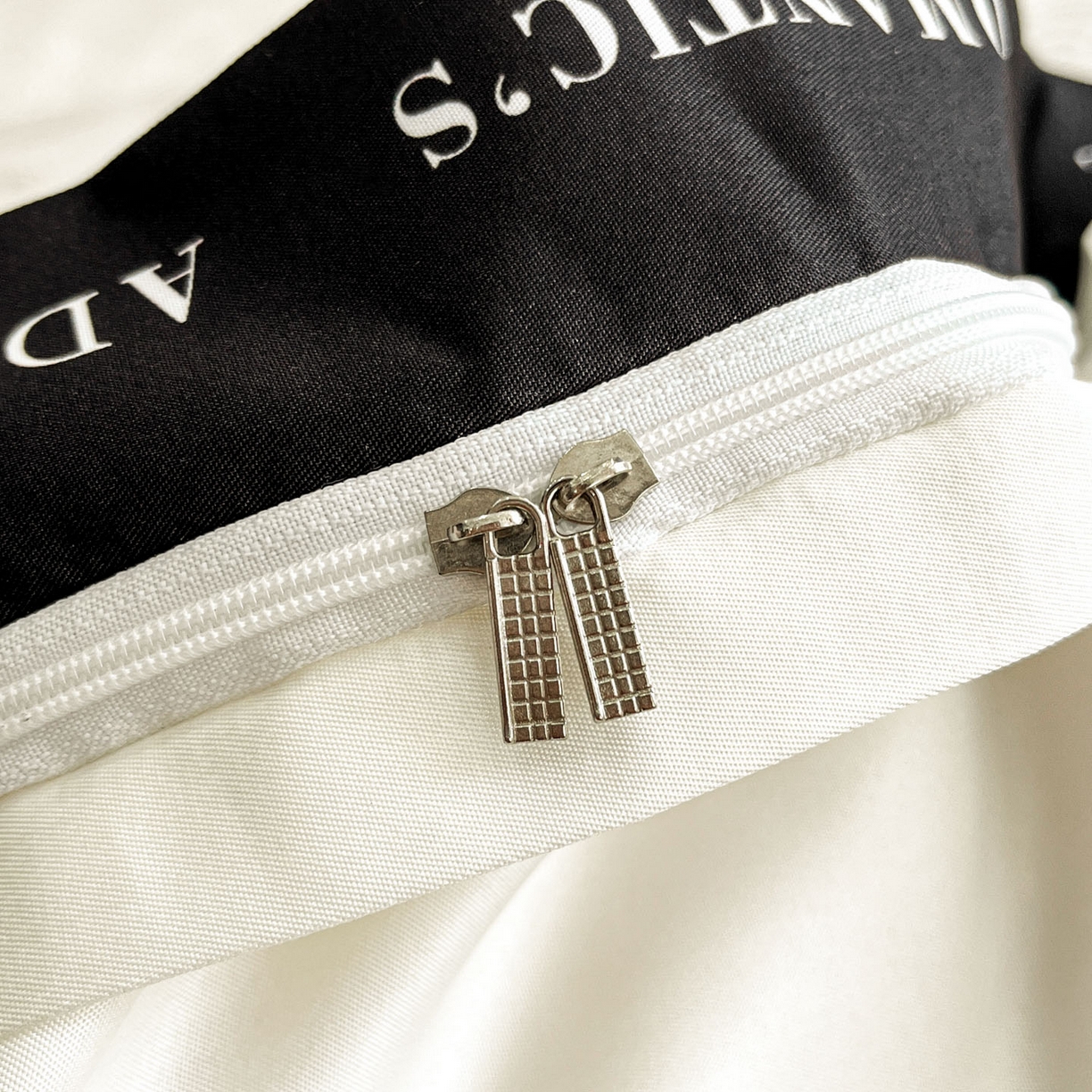 91家纺网 家纺一手货源 找家纺 宇航家纺 2026新款专版厚织亮丝提花水洗真丝四件套梦蝶系列 爱意白色