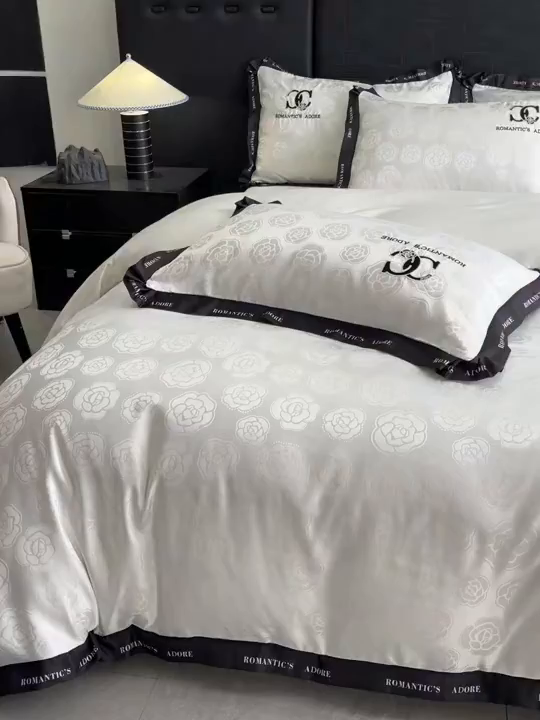 91家纺网 家纺一手货源 找家纺 宇航家纺 2026新款专版厚织亮丝提花水洗真丝四件套梦蝶系列 爱意白色