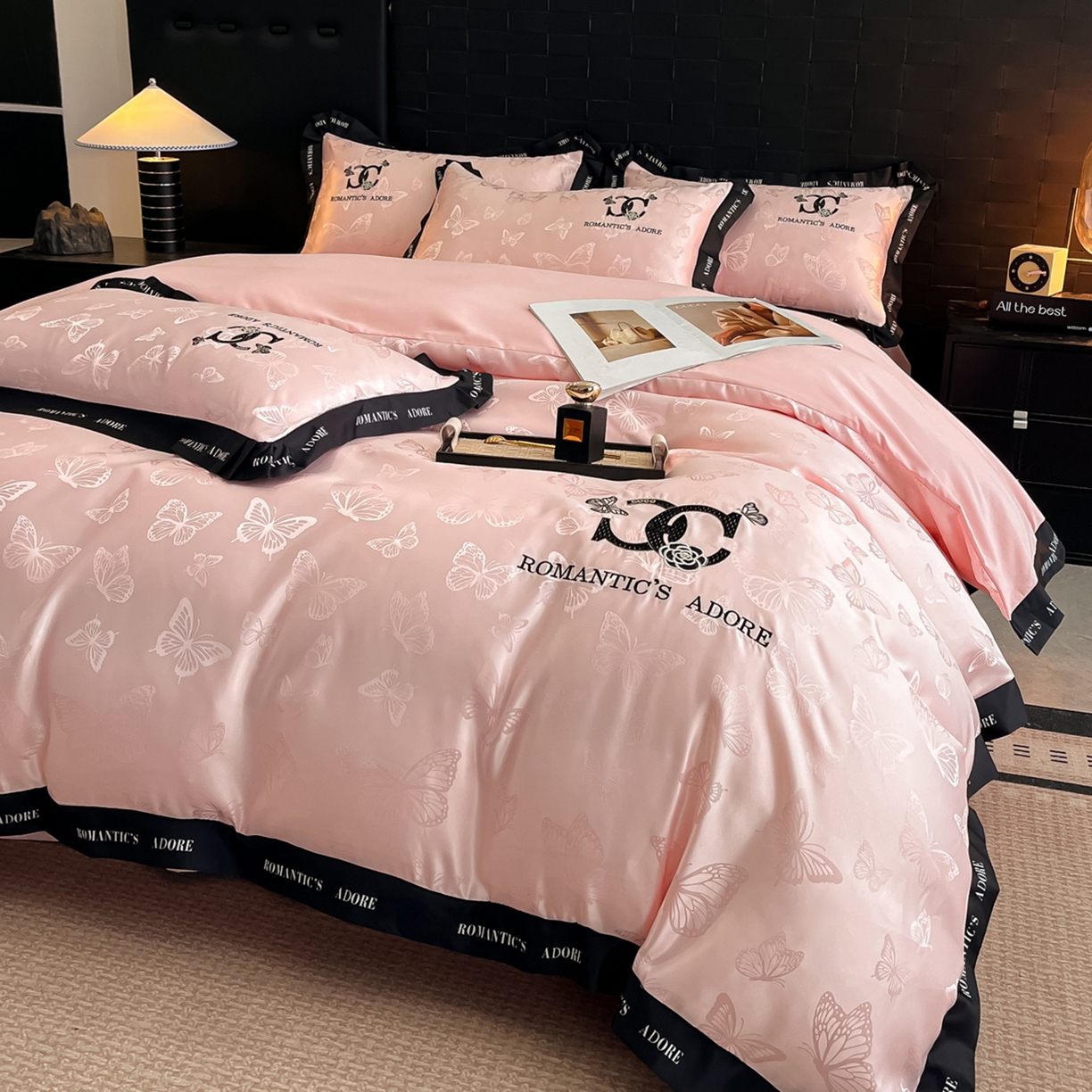 91家纺网 家纺一手货源 找家纺 宇航家纺 2026新款专版厚织亮丝提花水洗真丝四件套梦蝶系列 梦蝶粉玉