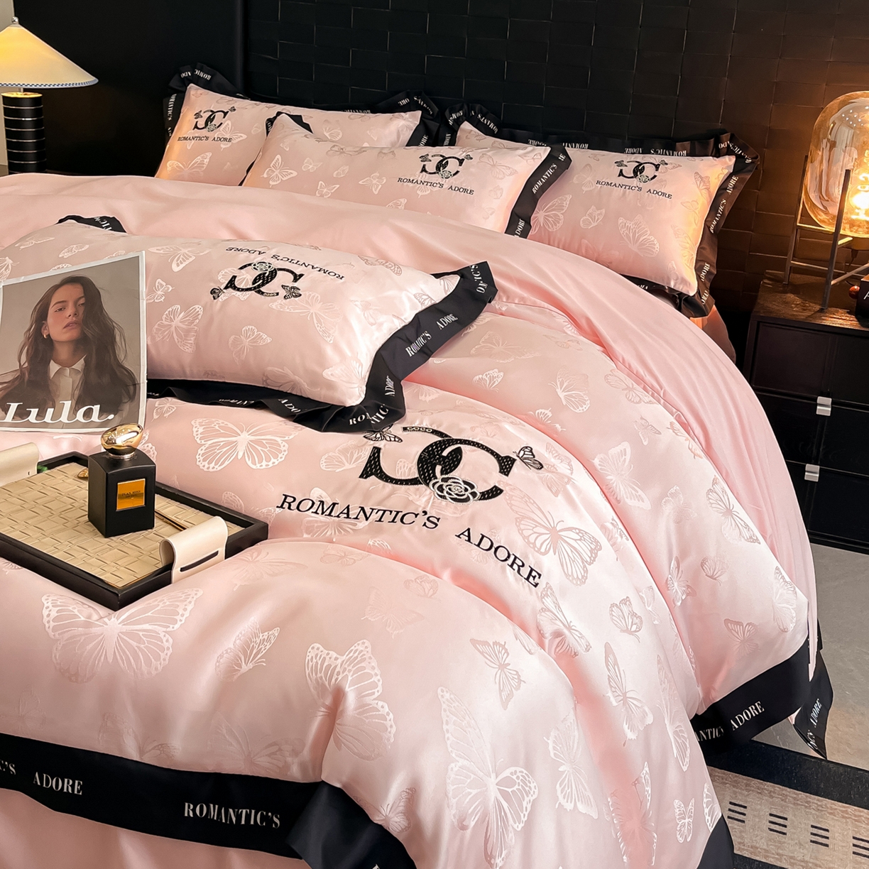 91家纺网 家纺一手货源 找家纺 宇航家纺 2026新款专版厚织亮丝提花水洗真丝四件套梦蝶系列 梦蝶粉玉