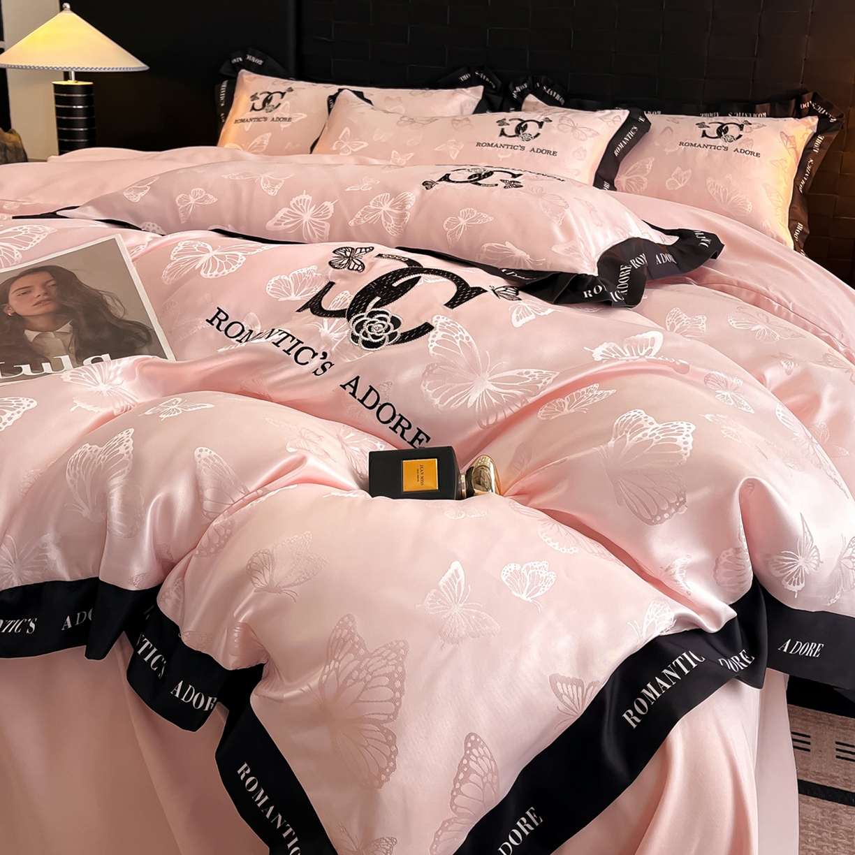 91家纺网 家纺一手货源 找家纺 宇航家纺 2026新款专版厚织亮丝提花水洗真丝四件套梦蝶系列 梦蝶粉玉