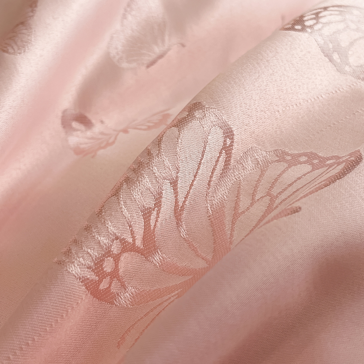 91家纺网 家纺一手货源 找家纺 宇航家纺 2026新款专版厚织亮丝提花水洗真丝四件套梦蝶系列 梦蝶粉玉