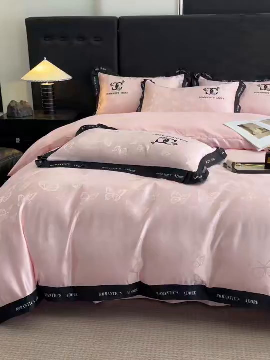 91家纺网 家纺一手货源 找家纺 宇航家纺 2026新款专版厚织亮丝提花水洗真丝四件套梦蝶系列 梦蝶粉玉