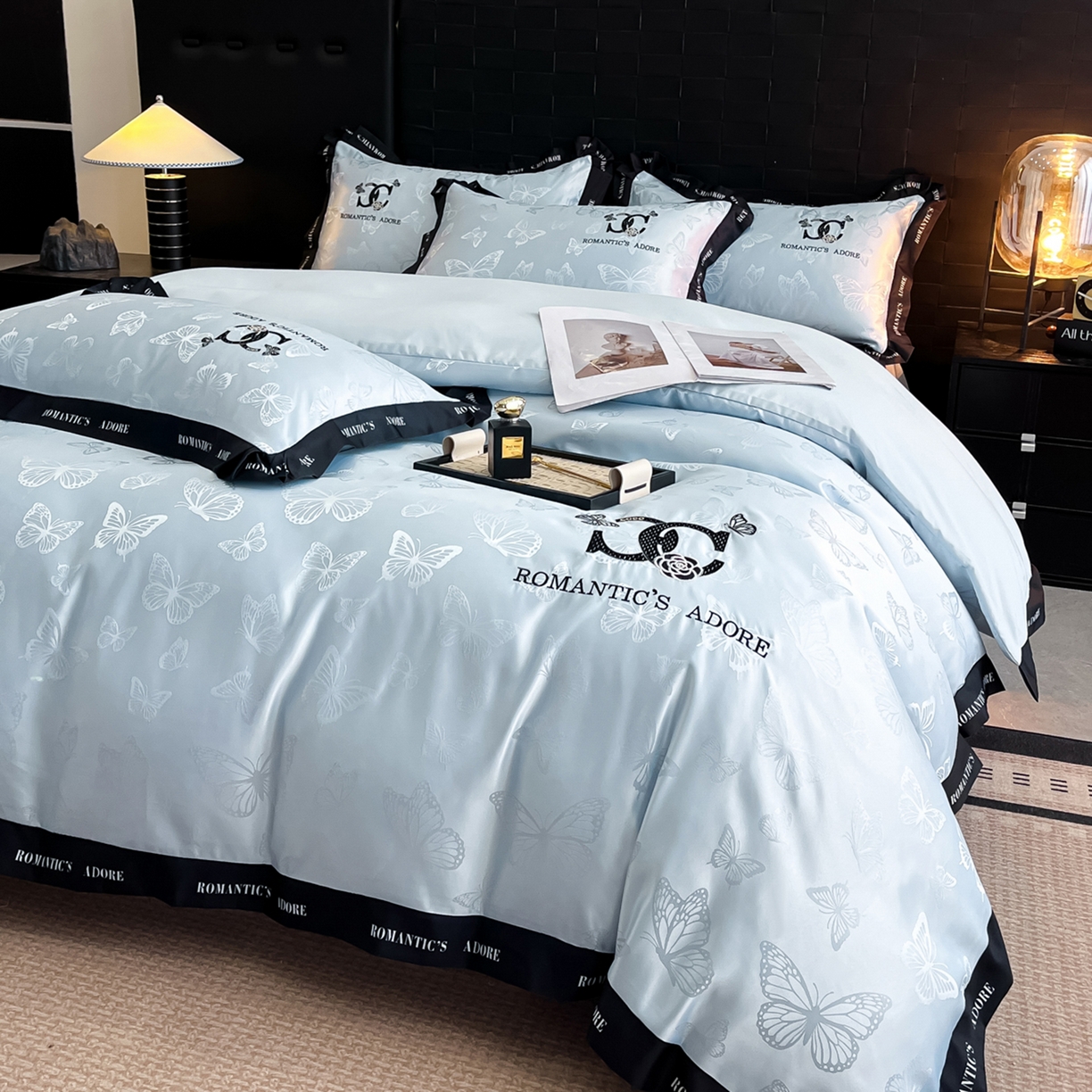 91家纺网 家纺一手货源 找家纺 宇航家纺 2026新款专版厚织亮丝提花水洗真丝四件套梦蝶系列 梦蝶天蓝