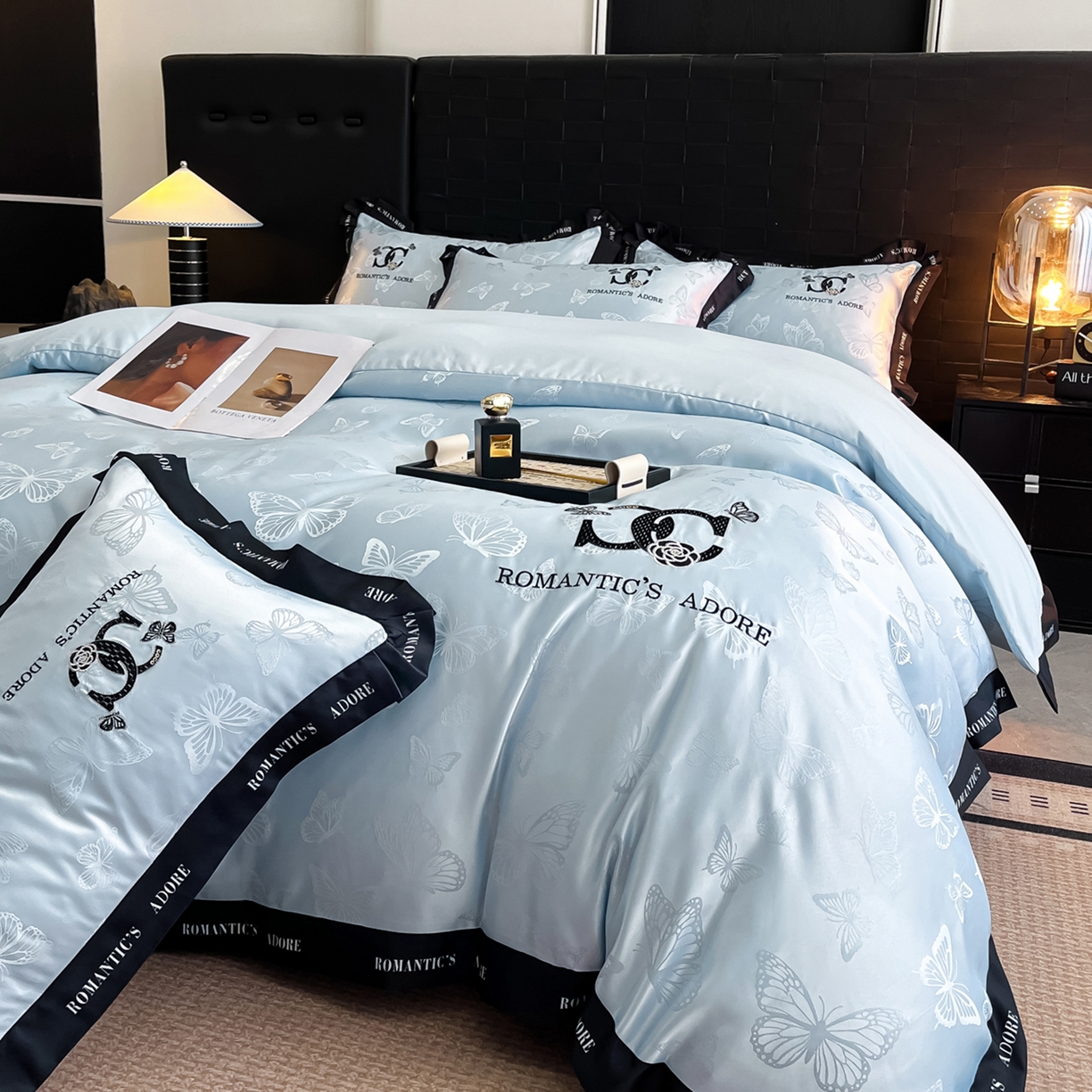 91家纺网 家纺一手货源 找家纺 宇航家纺 2026新款专版厚织亮丝提花水洗真丝四件套梦蝶系列 梦蝶天蓝