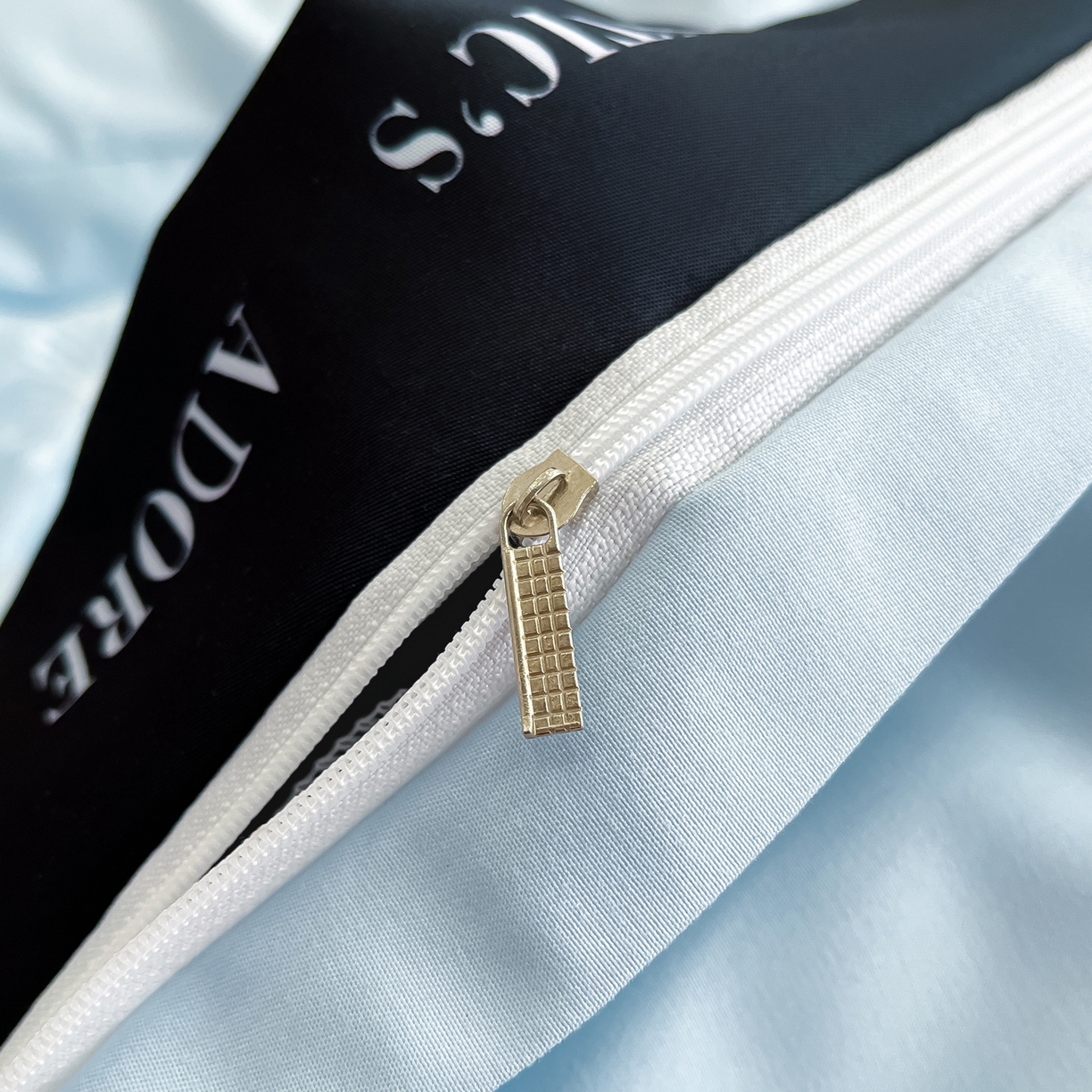 91家纺网 家纺一手货源 找家纺 宇航家纺 2026新款专版厚织亮丝提花水洗真丝四件套梦蝶系列 梦蝶天蓝