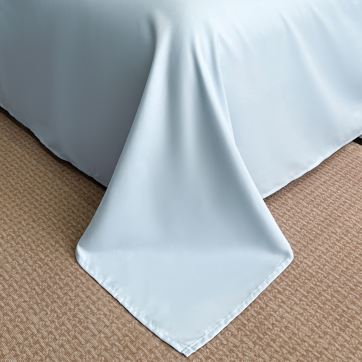 91家纺网 家纺一手货源 找家纺 宇航家纺 2026新款专版厚织亮丝提花水洗真丝四件套梦蝶系列 梦蝶天蓝