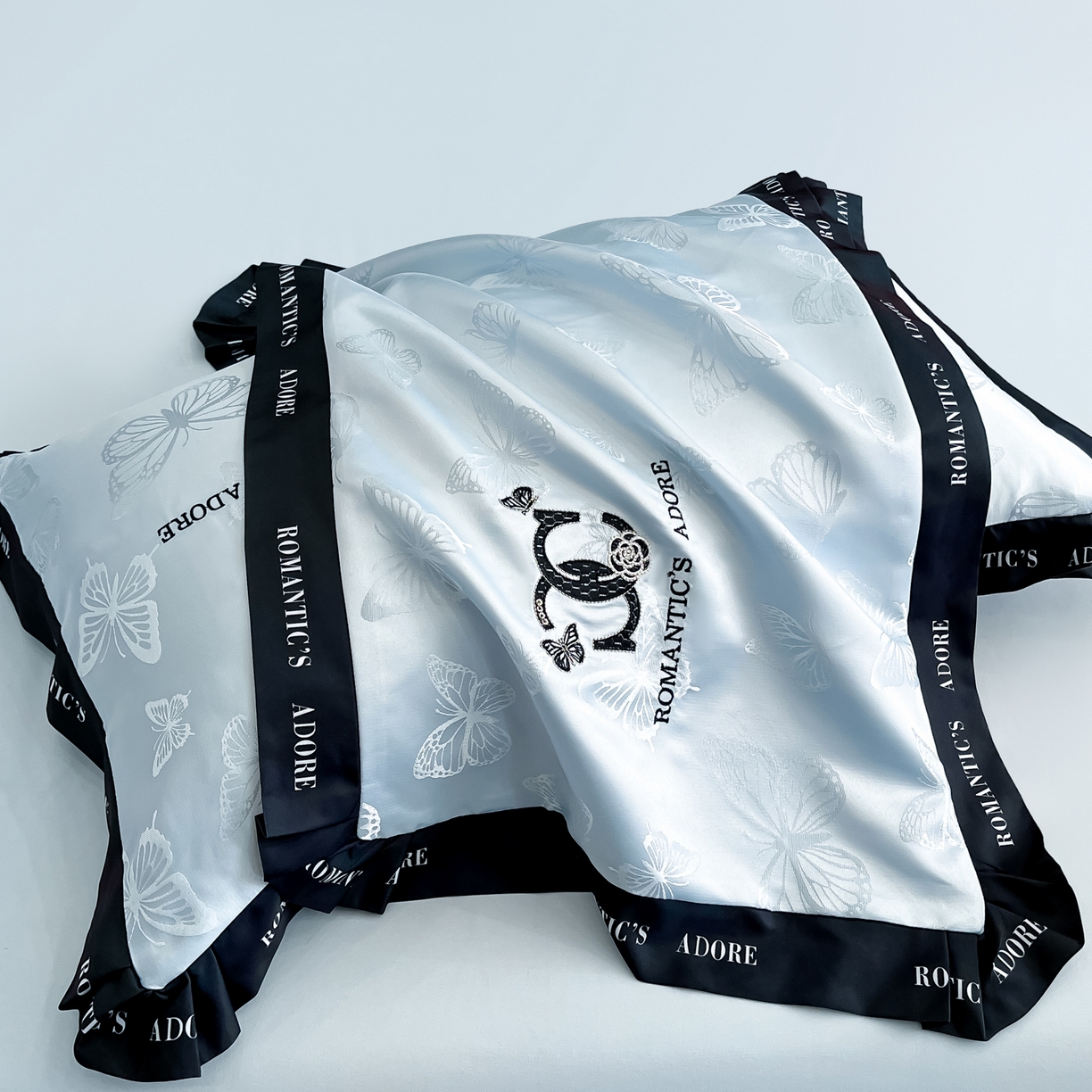 91家纺网 家纺一手货源 找家纺 宇航家纺 2026新款专版厚织亮丝提花水洗真丝四件套梦蝶系列 梦蝶天蓝