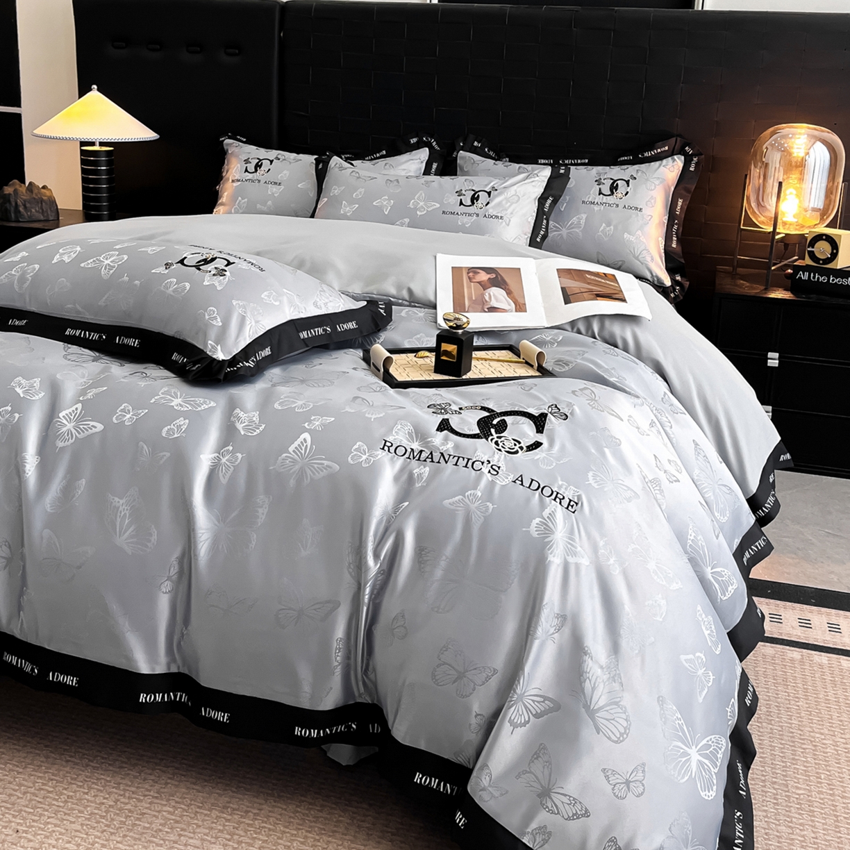 91家纺网 家纺一手货源 找家纺 宇航家纺 2026新款专版厚织亮丝提花水洗真丝四件套梦蝶系列 梦蝶银灰