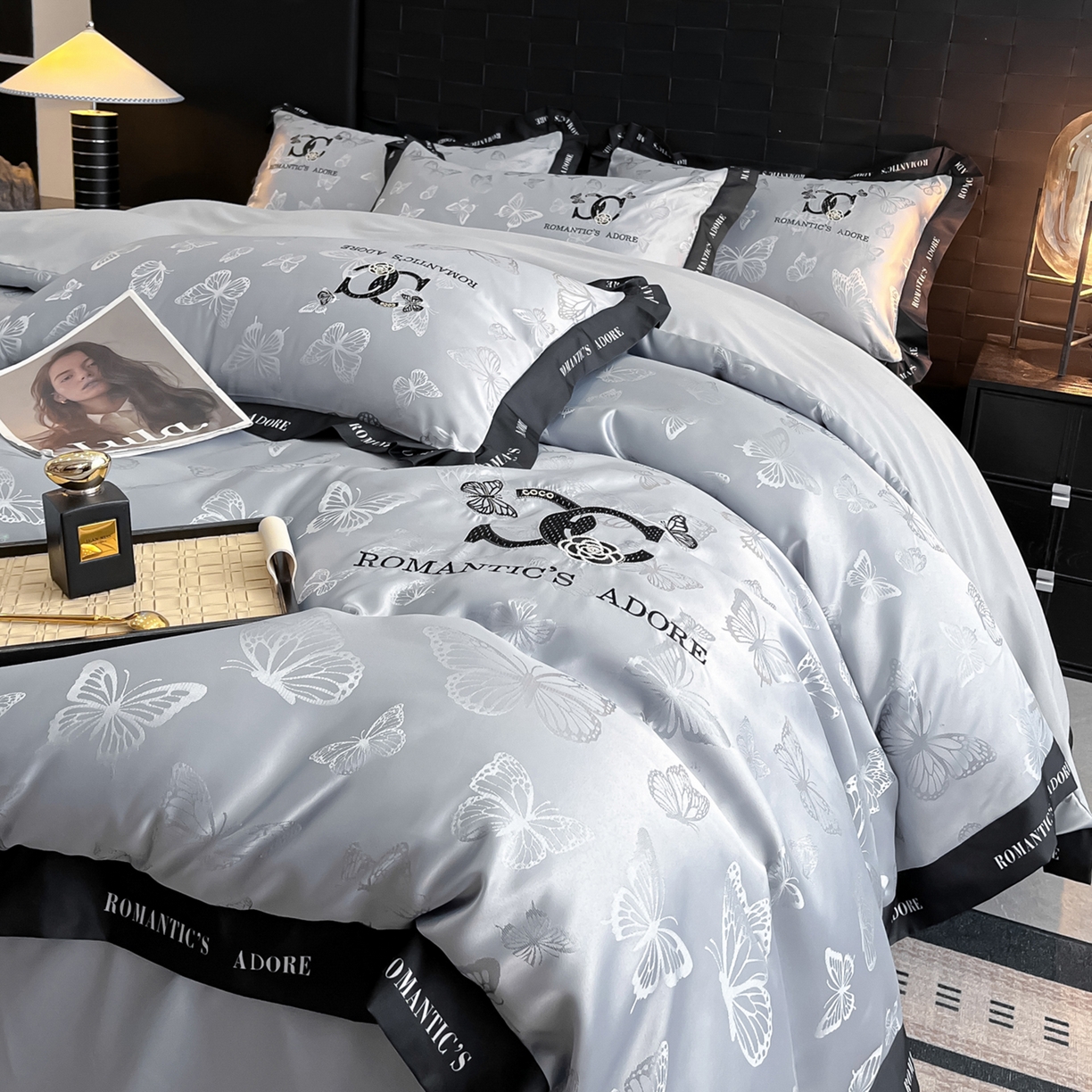 91家纺网 家纺一手货源 找家纺 宇航家纺 2026新款专版厚织亮丝提花水洗真丝四件套梦蝶系列 梦蝶银灰