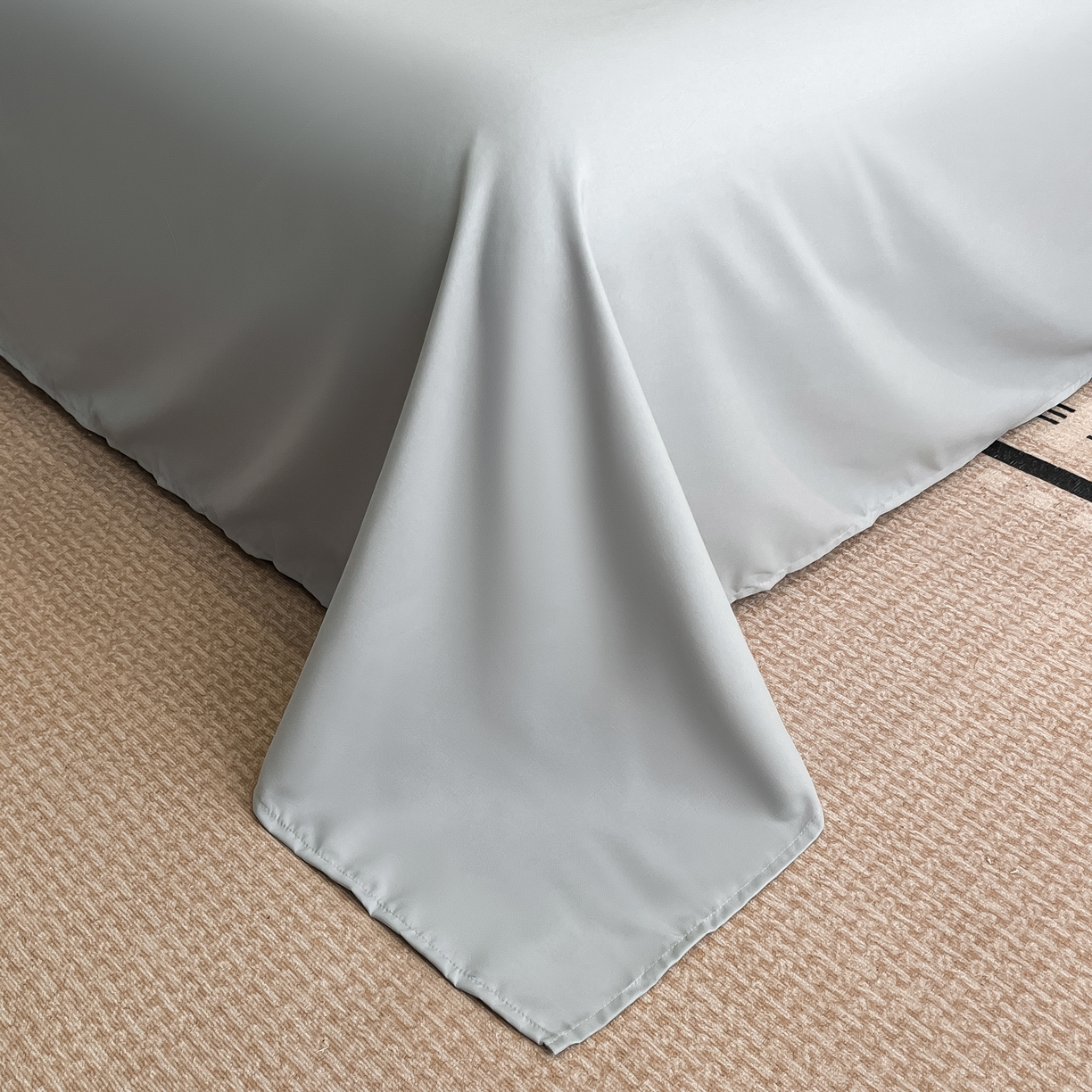 91家纺网 家纺一手货源 找家纺 宇航家纺 2026新款专版厚织亮丝提花水洗真丝四件套梦蝶系列 梦蝶银灰