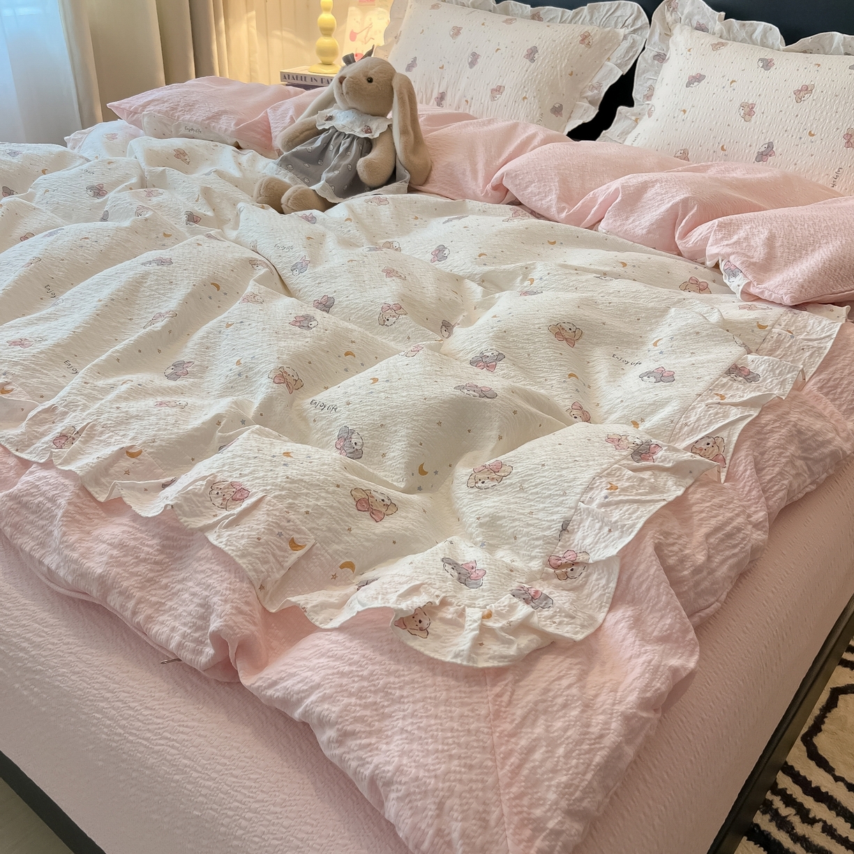 91家纺网 家纺一手货源 找家纺 （总）子钦家纺 2026春夏新款提花泡芙棉花边拼角工艺床单床笠四件套-卡哇伊