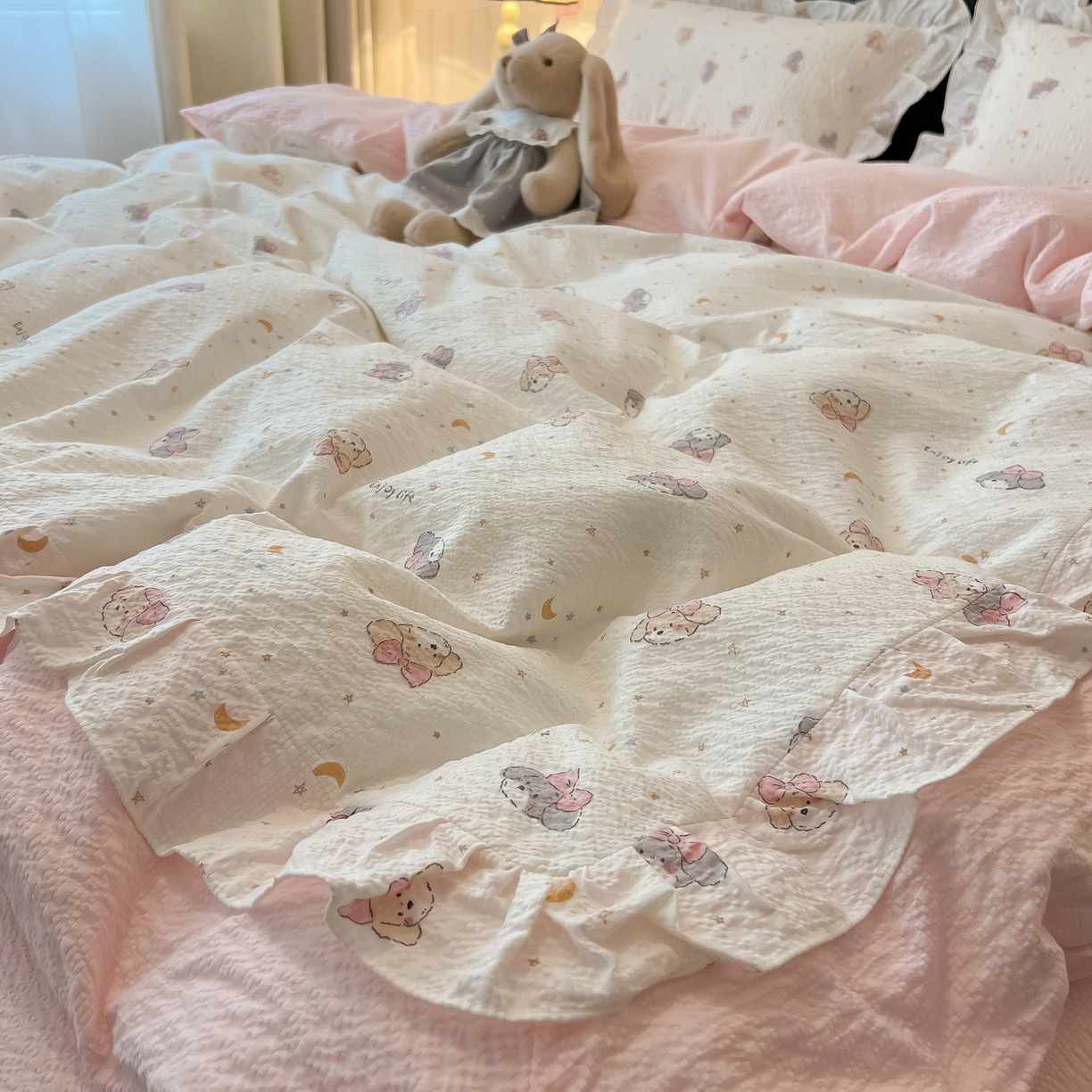 91家纺网 家纺一手货源 找家纺 （总）子钦家纺 2026春夏新款提花泡芙棉花边拼角工艺床单床笠四件套-卡哇伊