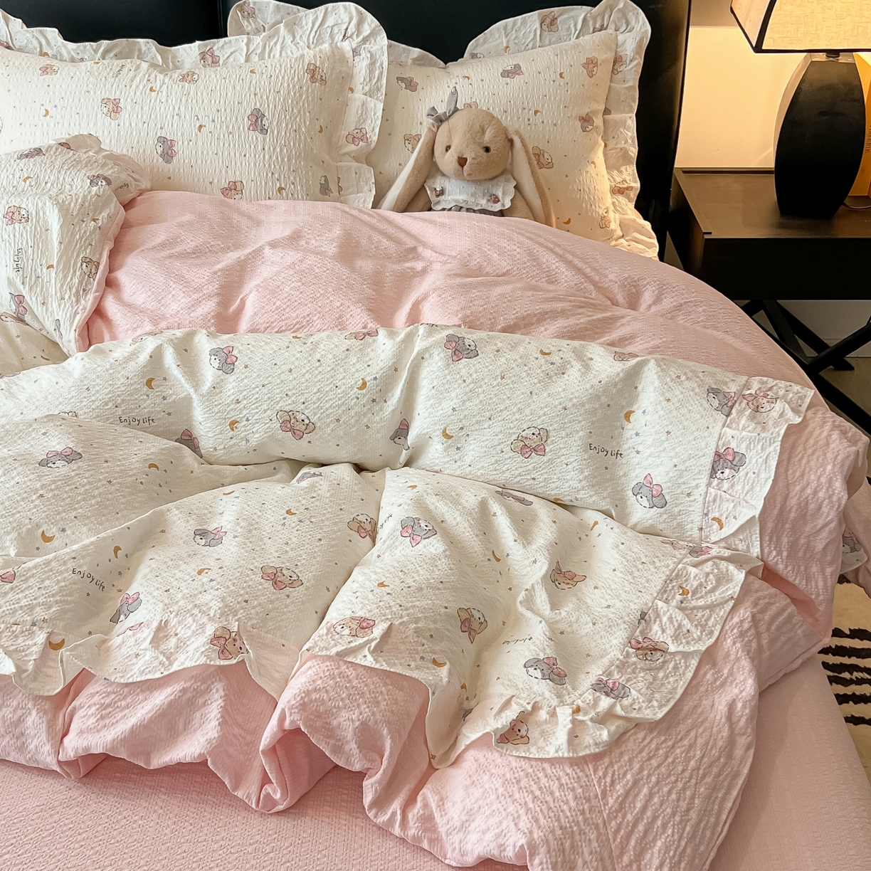 91家纺网 家纺一手货源 找家纺 （总）子钦家纺 2026春夏新款提花泡芙棉花边拼角工艺床单床笠四件套-卡哇伊