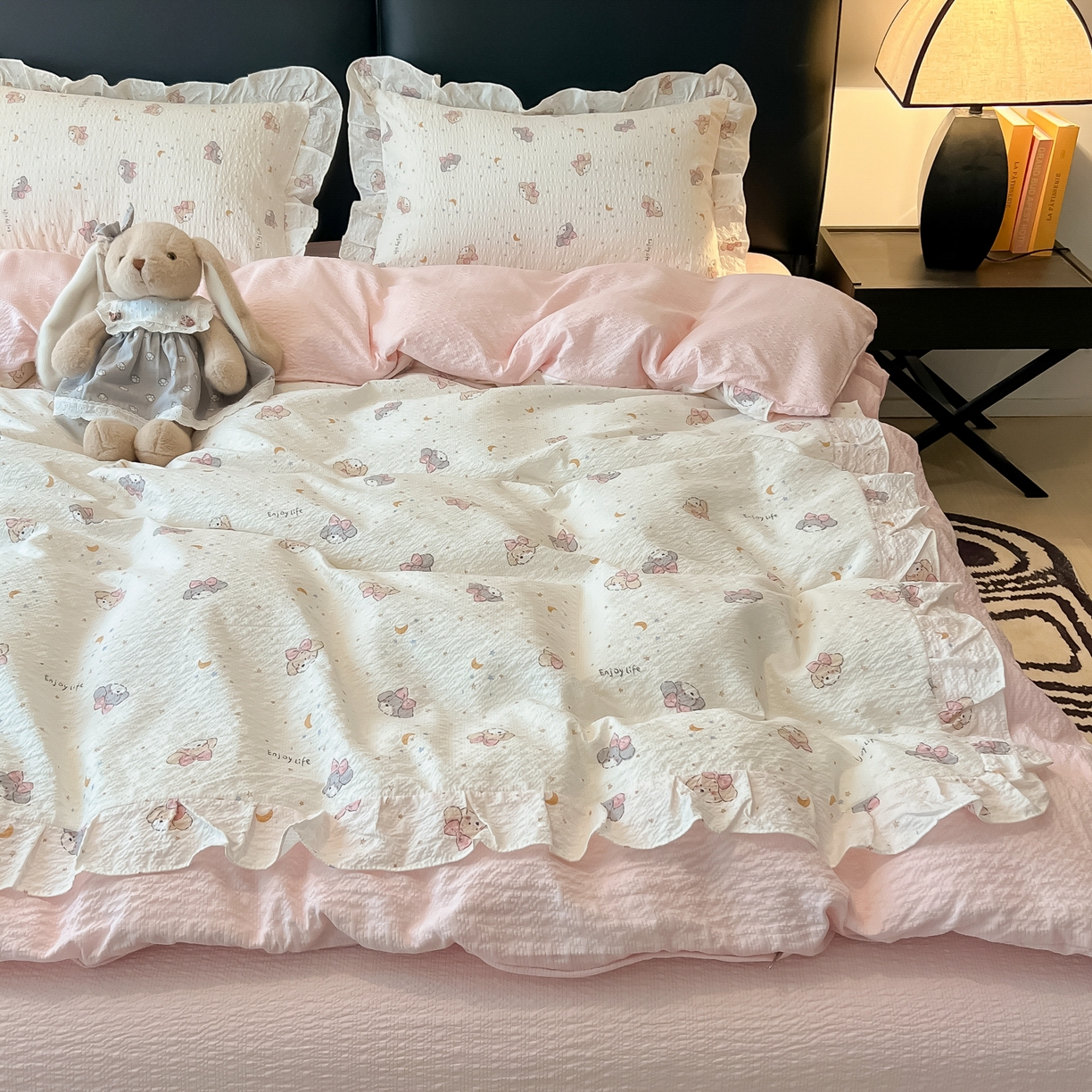 91家纺网 家纺一手货源 找家纺 （总）子钦家纺 2026春夏新款提花泡芙棉花边拼角工艺床单床笠四件套-卡哇伊