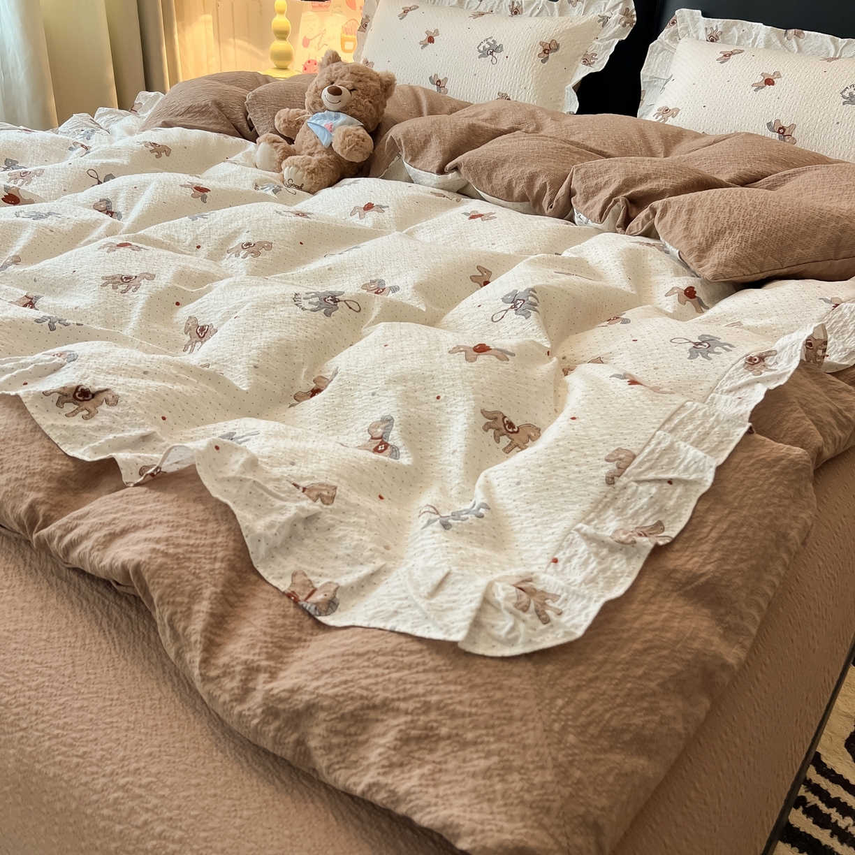 91家纺网 家纺一手货源 找家纺 子钦家纺 2026春夏新款提花泡芙棉花边拼角工艺床单床笠四件套-卡哇伊 卡哇伊-快乐木马