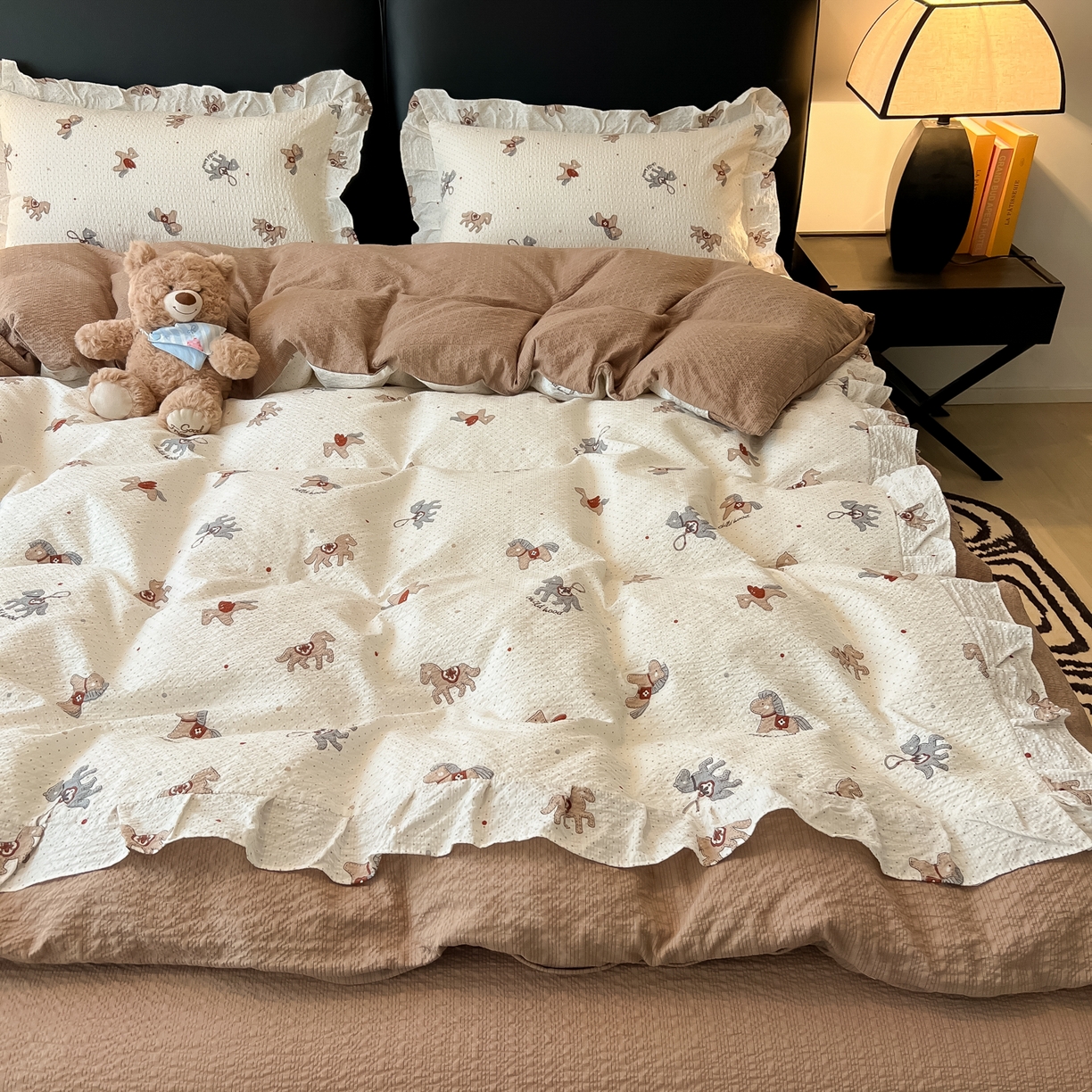 91家纺网 家纺一手货源 找家纺 子钦家纺 2026春夏新款提花泡芙棉花边拼角工艺床单床笠四件套-卡哇伊 卡哇伊-快乐木马