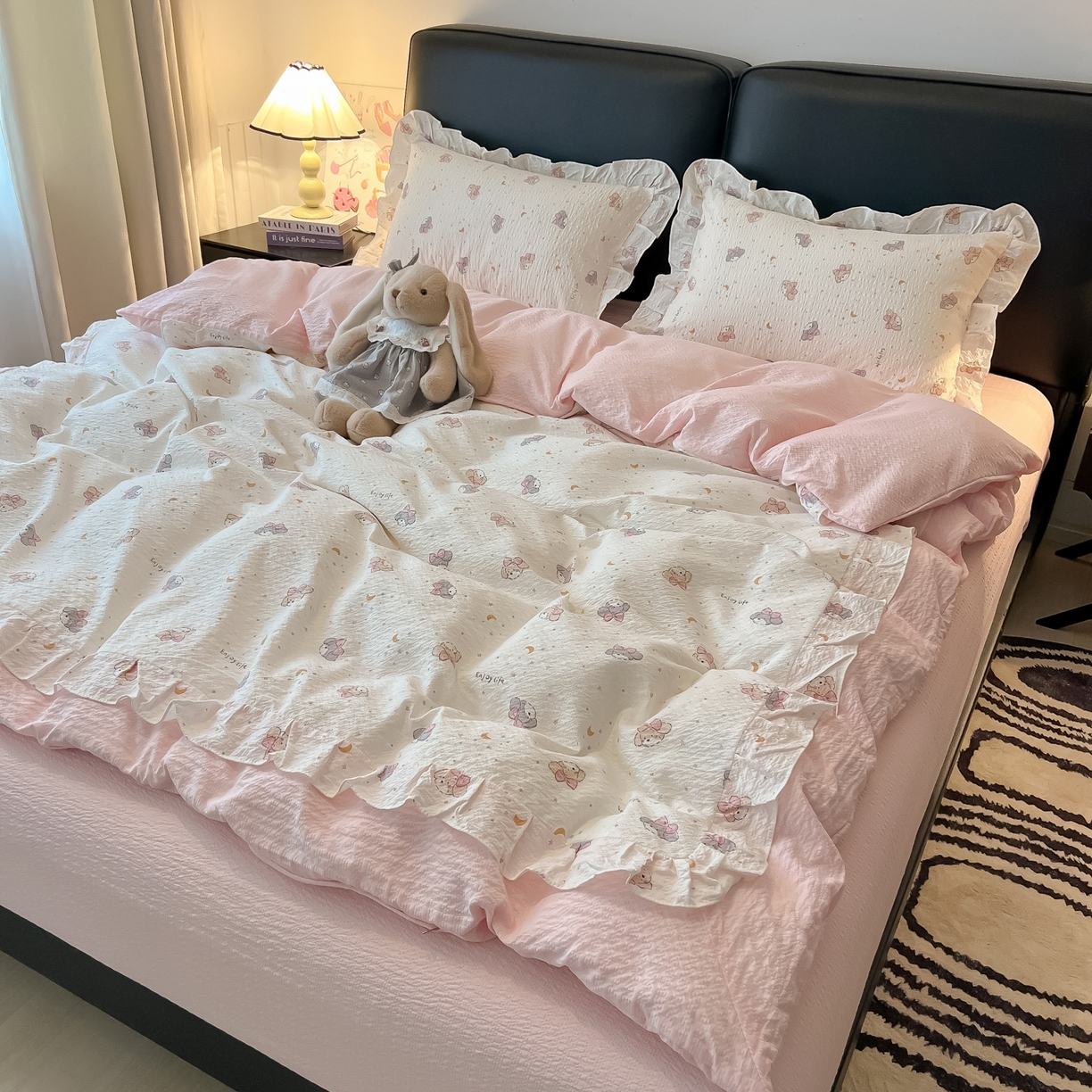 91家纺网 家纺一手货源 找家纺 （总）子钦家纺 2026春夏新款提花泡芙棉花边拼角工艺床单床笠四件套-卡哇伊