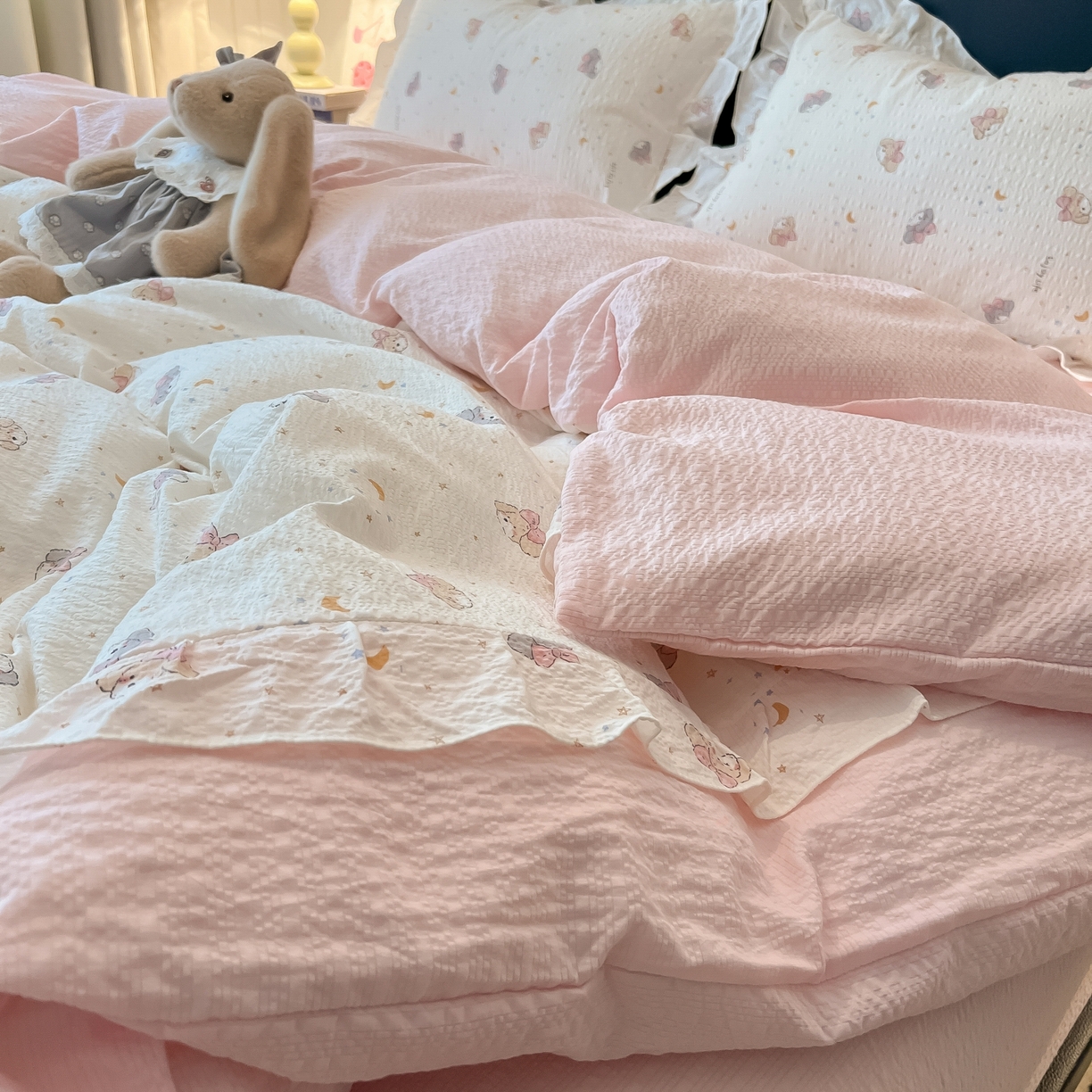 91家纺网 家纺一手货源 找家纺 （总）子钦家纺 2026春夏新款提花泡芙棉花边拼角工艺床单床笠四件套-卡哇伊