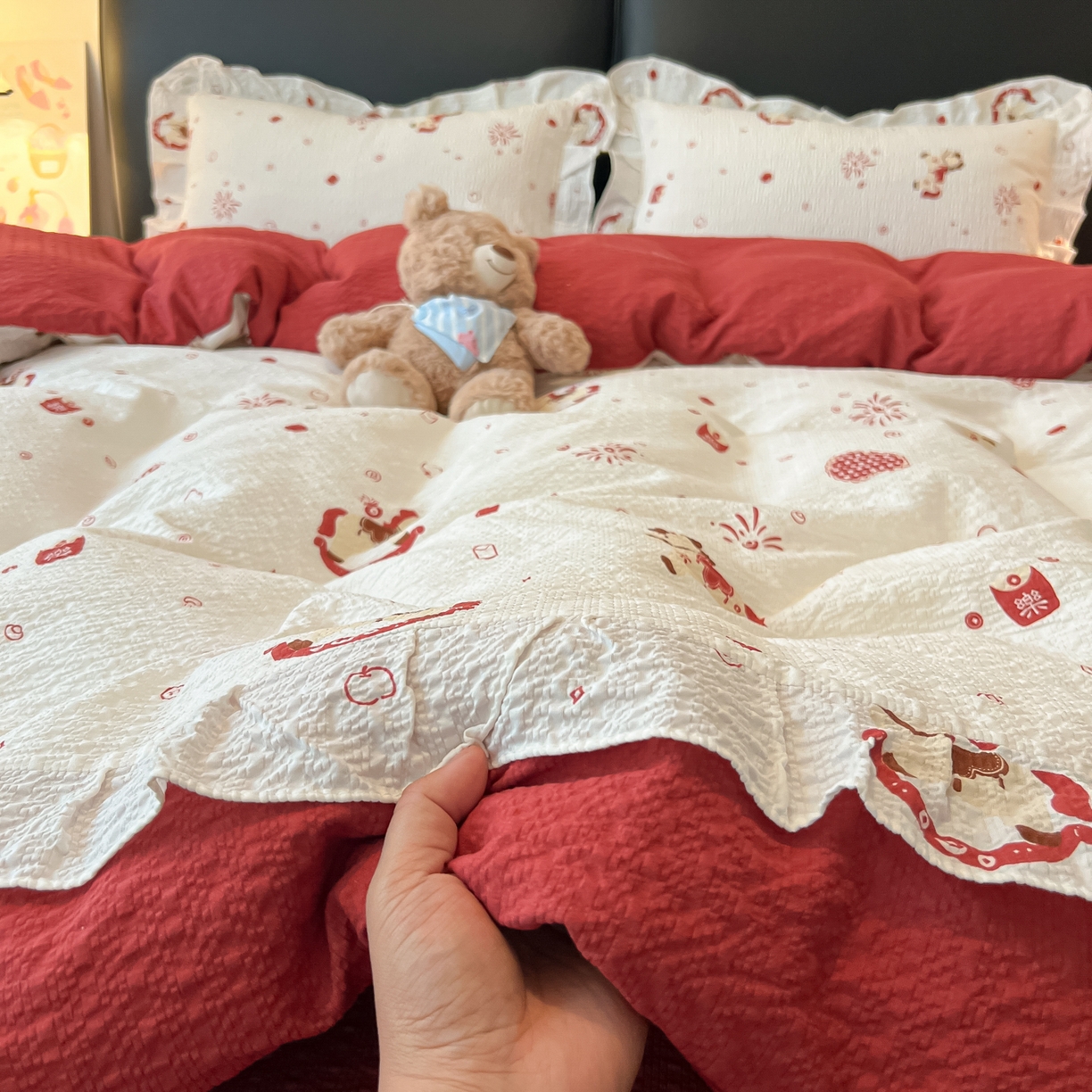 91家纺网 家纺一手货源 找家纺 子钦家纺 2026春夏新款提花泡芙棉花边拼角工艺床单床笠四件套-卡哇伊 卡哇伊-马年大吉