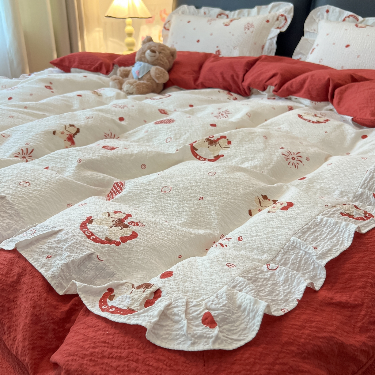 91家纺网 家纺一手货源 找家纺 子钦家纺 2026春夏新款提花泡芙棉花边拼角工艺床单床笠四件套-卡哇伊 卡哇伊-马年大吉