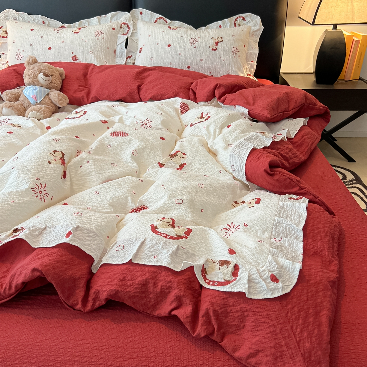 91家纺网 家纺一手货源 找家纺 子钦家纺 2026春夏新款提花泡芙棉花边拼角工艺床单床笠四件套-卡哇伊 卡哇伊-马年大吉