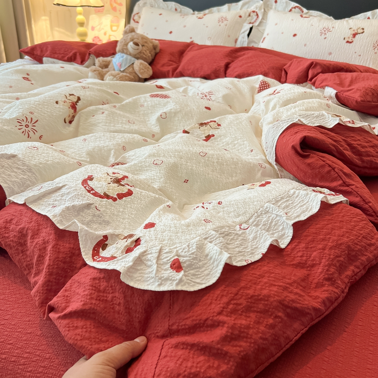 91家纺网 家纺一手货源 找家纺 子钦家纺 2026春夏新款提花泡芙棉花边拼角工艺床单床笠四件套-卡哇伊 卡哇伊-马年大吉