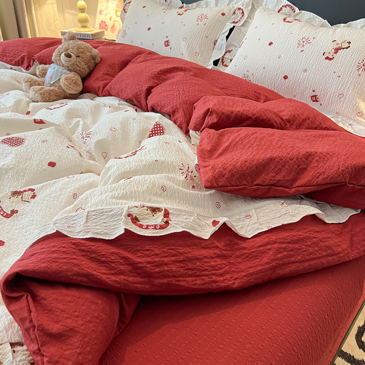 91家纺网 家纺一手货源 找家纺 子钦家纺 2026春夏新款提花泡芙棉花边拼角工艺床单床笠四件套-卡哇伊 卡哇伊-马年大吉