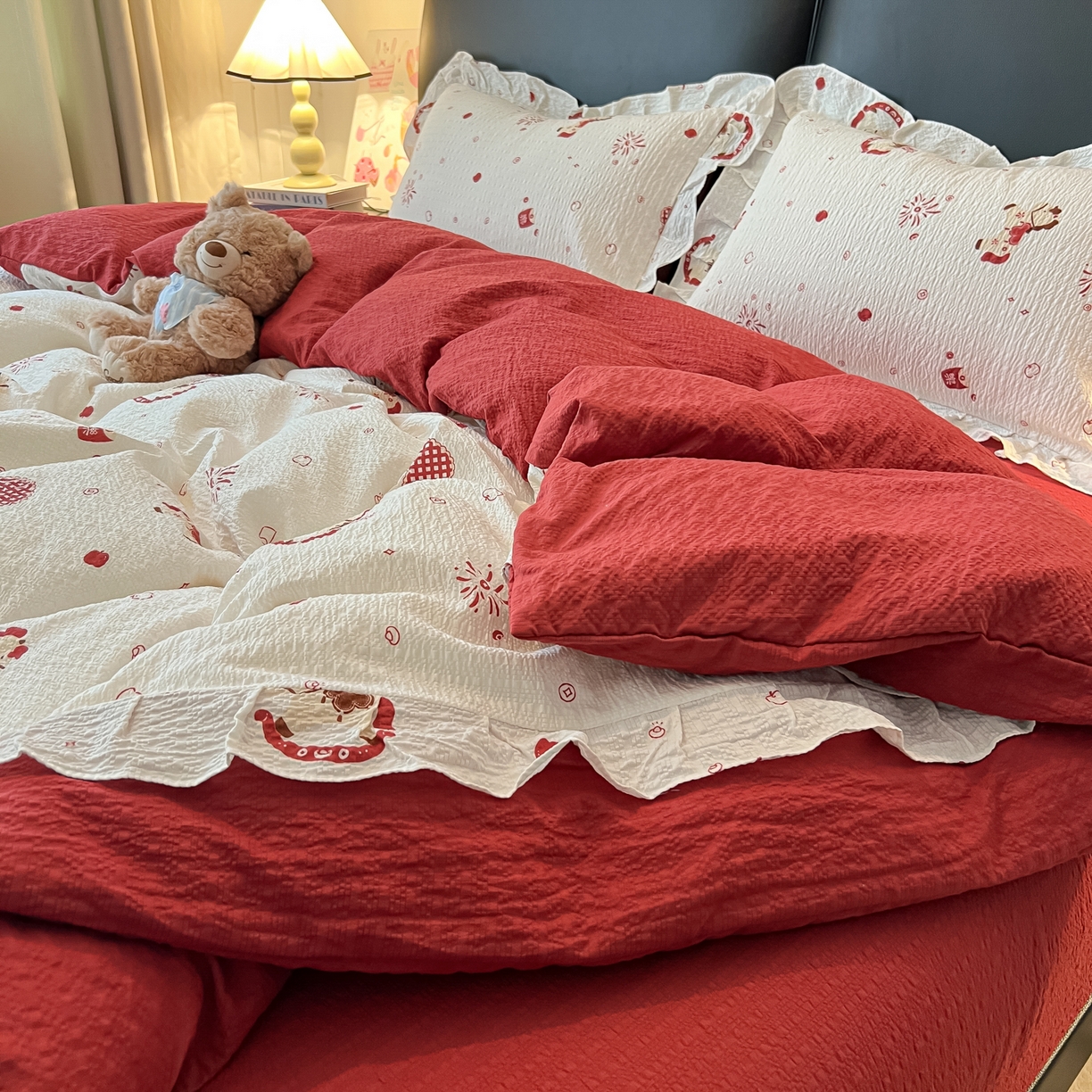 91家纺网 家纺一手货源 找家纺 子钦家纺 2026春夏新款提花泡芙棉花边拼角工艺床单床笠四件套-卡哇伊 卡哇伊-马年大吉