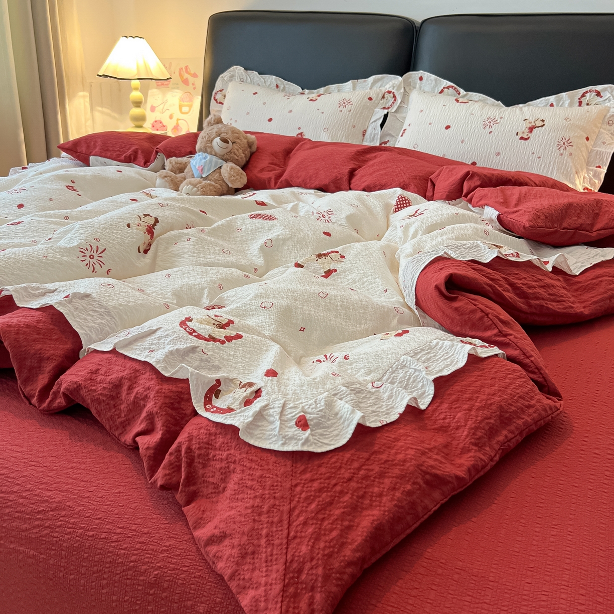 91家纺网 家纺一手货源 找家纺 子钦家纺 2026春夏新款提花泡芙棉花边拼角工艺床单床笠四件套-卡哇伊 卡哇伊-马年大吉