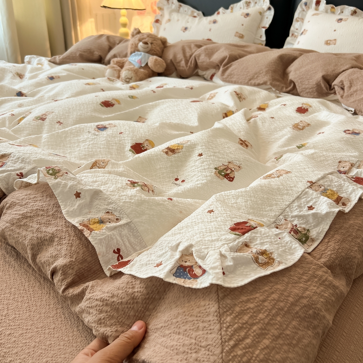 91家纺网 家纺一手货源 找家纺 子钦家纺 2026春夏新款提花泡芙棉花边拼角工艺床单床笠四件套-卡哇伊 卡哇伊-熊先生与熊小姐