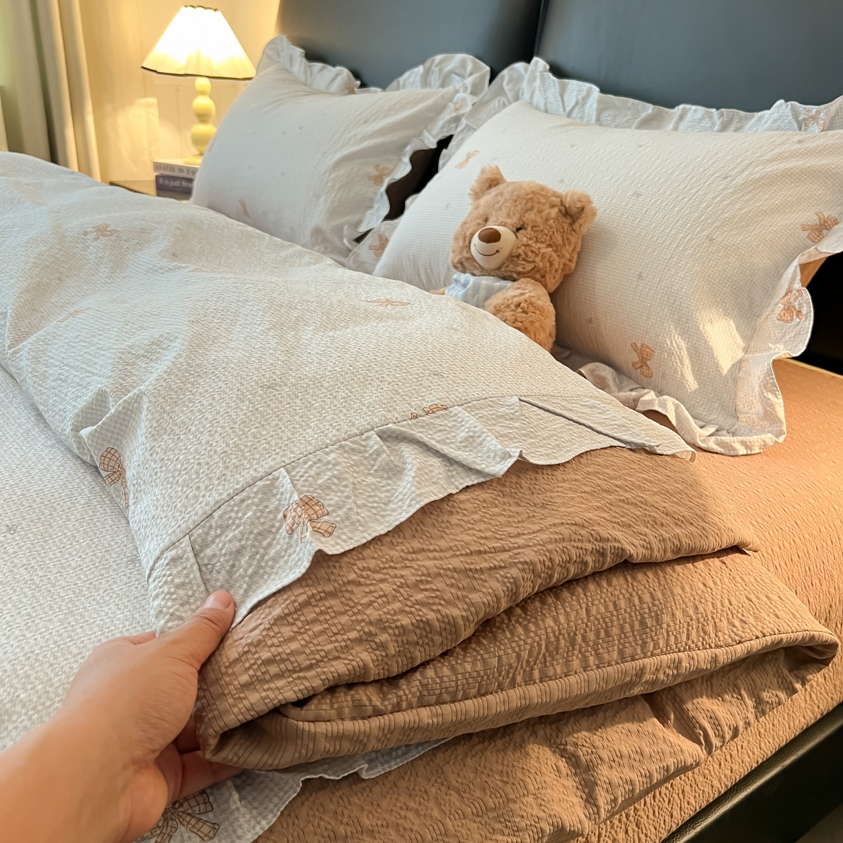 91家纺网 家纺一手货源 找家纺 子钦家纺 2026春夏新款提花泡芙棉花边拼角工艺床单床笠四件套-卡哇伊 卡哇伊-童话世界