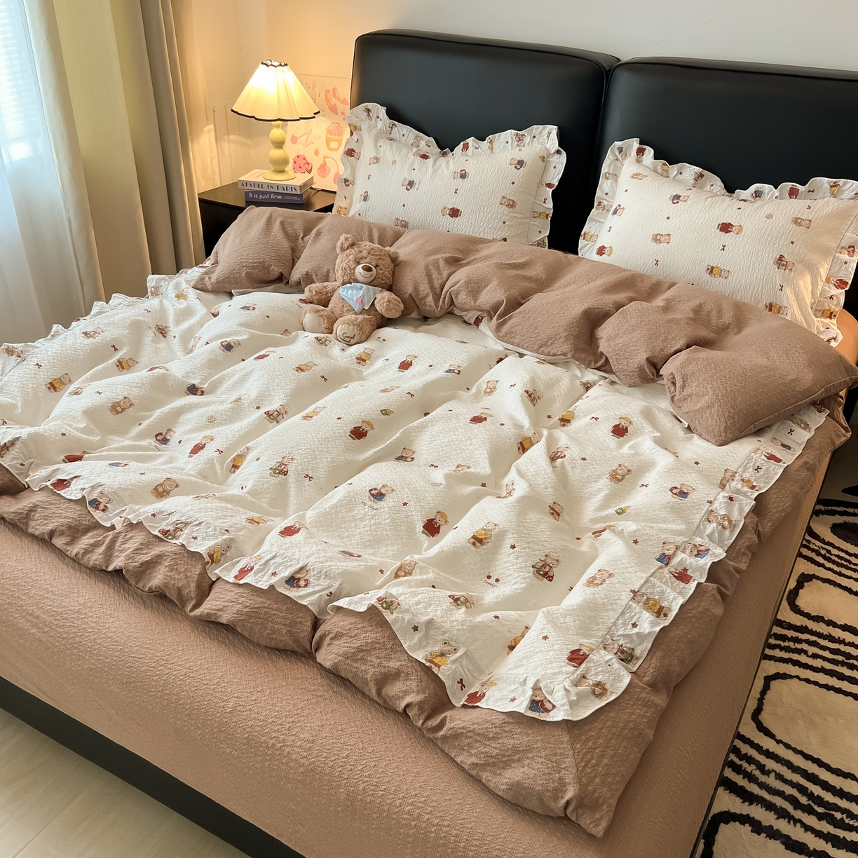 91家纺网 家纺一手货源 找家纺 子钦家纺 2026春夏新款提花泡芙棉花边拼角工艺床单床笠四件套-卡哇伊 卡哇伊-熊先生与熊小姐