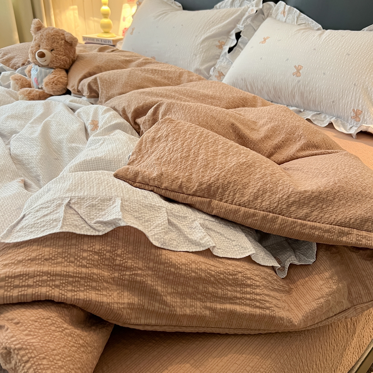 91家纺网 家纺一手货源 找家纺 子钦家纺 2026春夏新款提花泡芙棉花边拼角工艺床单床笠四件套-卡哇伊 卡哇伊-童话世界