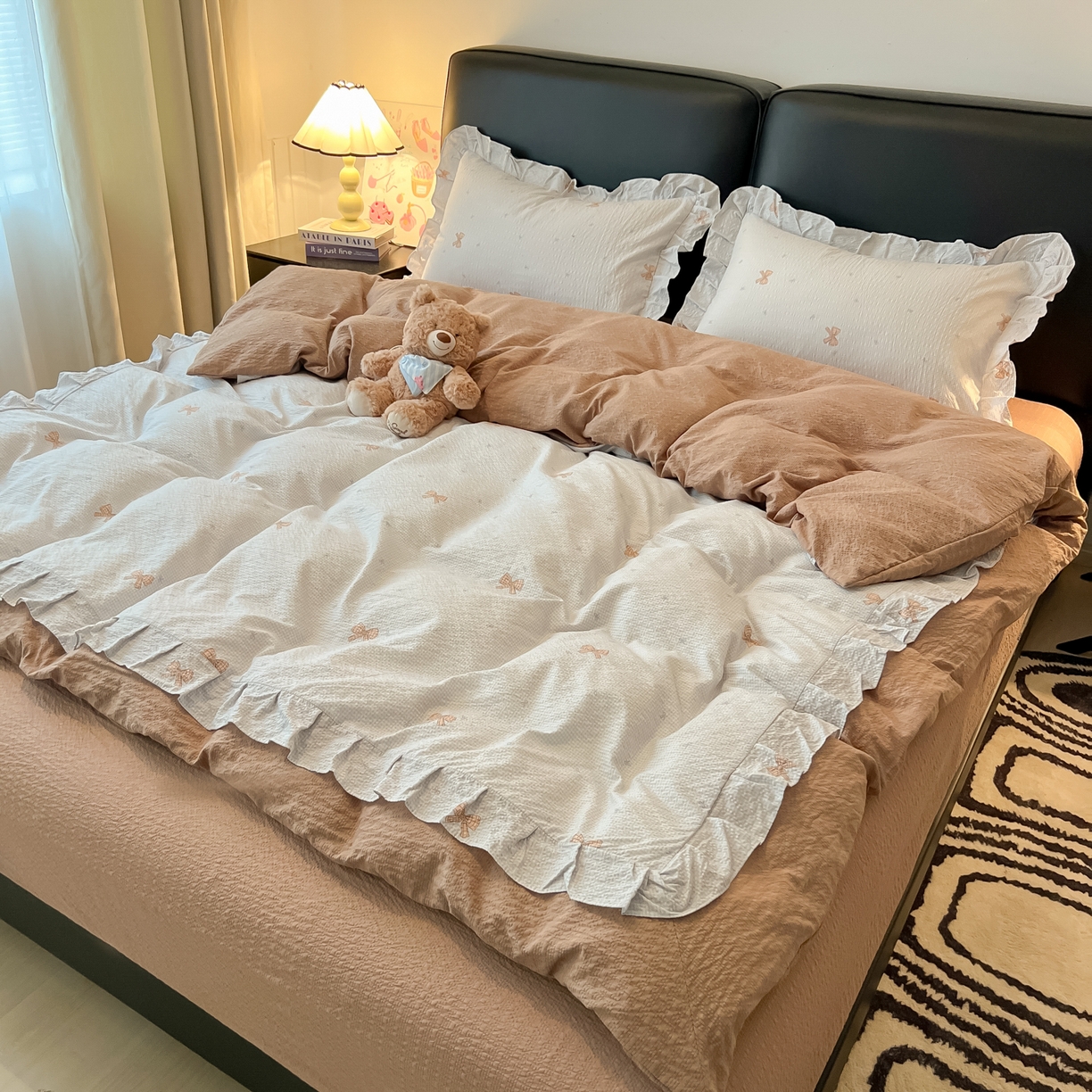 91家纺网 家纺一手货源 找家纺 子钦家纺 2026春夏新款提花泡芙棉花边拼角工艺床单床笠四件套-卡哇伊 卡哇伊-童话世界