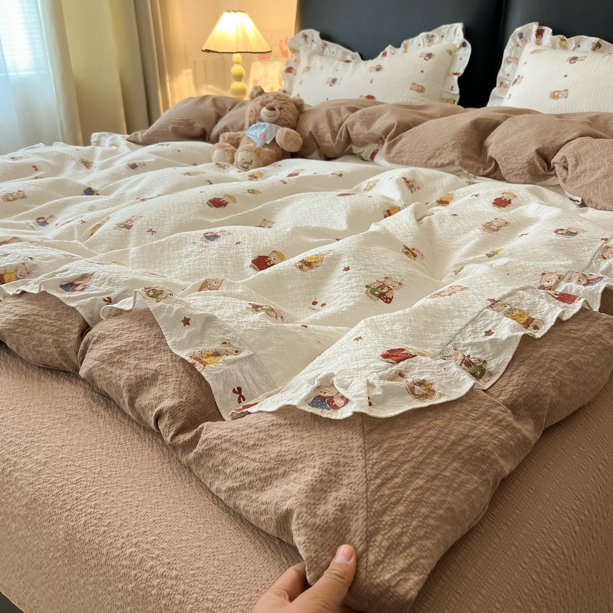 91家纺网 家纺一手货源 找家纺 子钦家纺 2026春夏新款提花泡芙棉花边拼角工艺床单床笠四件套-卡哇伊 卡哇伊-熊先生与熊小姐